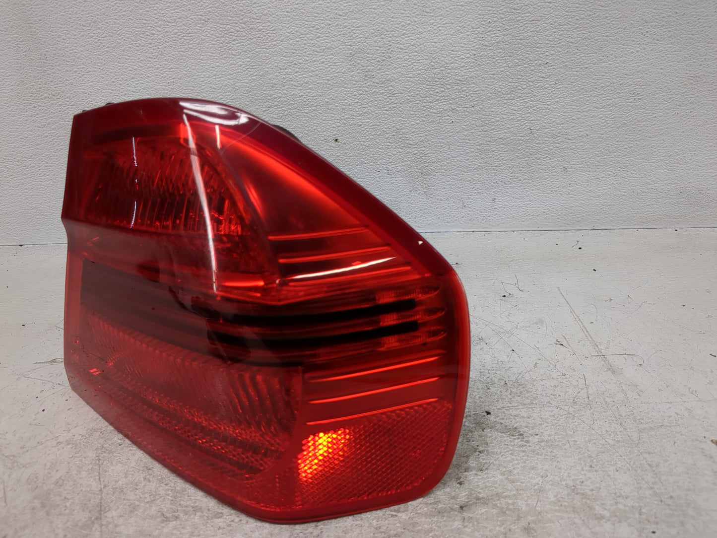 2007-2008 Bmw 328i Tail Light Assembly Passenger Right OEM Fits Fits 2006 2007 2008 OEM Used Auto Parts - Oemusedautoparts1.