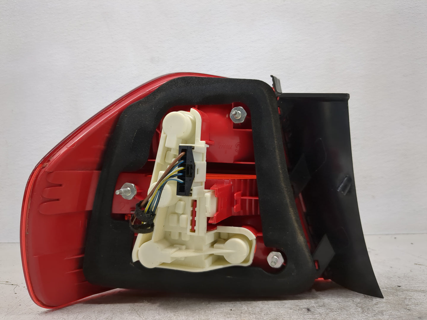 2007-2008 Bmw 328i Tail Light Assembly Passenger Right OEM Fits Fits 2006 2007 2008 OEM Used Auto Parts - Oemusedautoparts1.