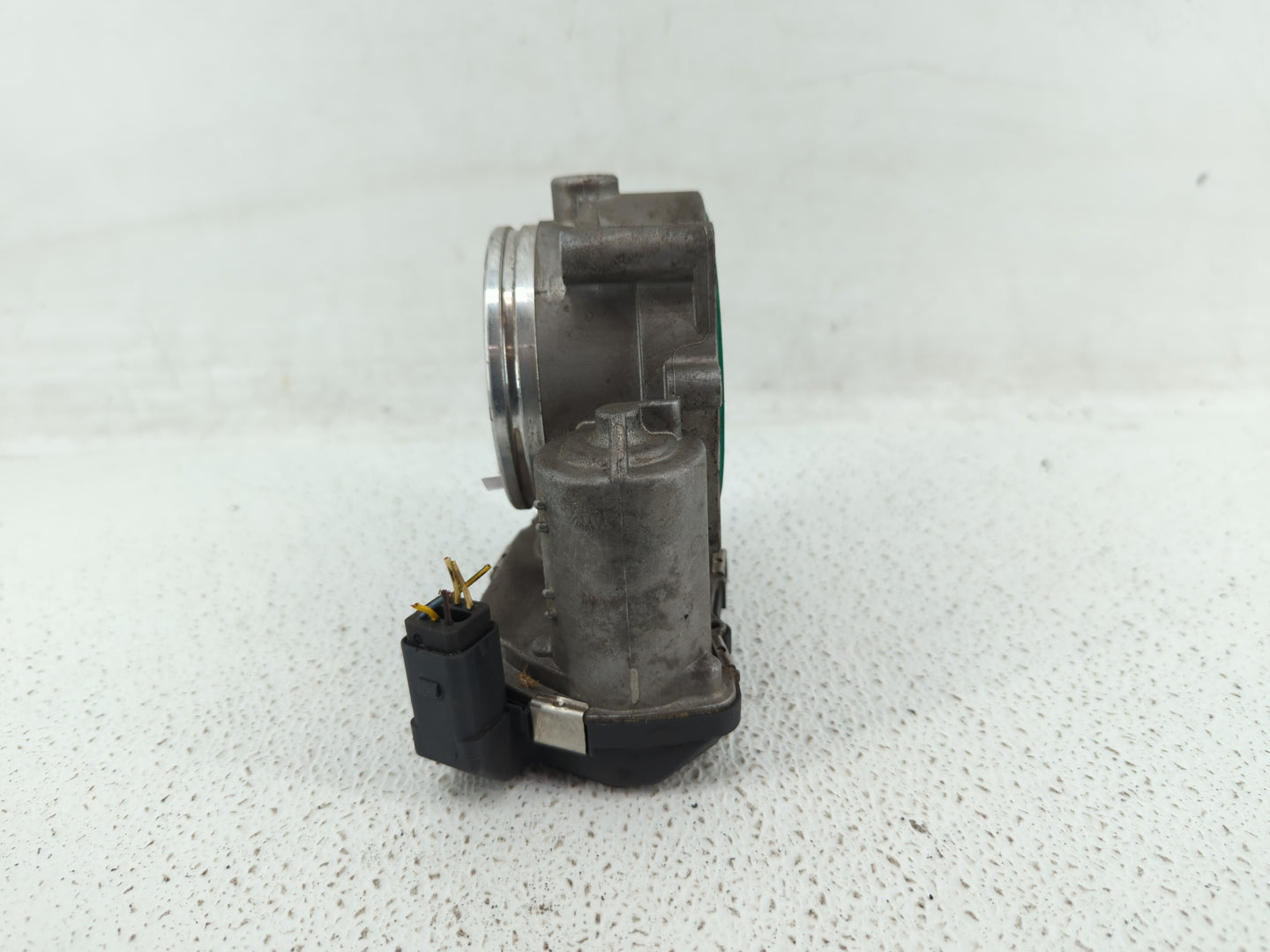 2007-2013 Bmw 328i Throttle Body P/N:1354 7556118-04 1354 7556118-03 Fits Fits 2007 2008 2009 2010 2011 2012 2013 OEM Used A