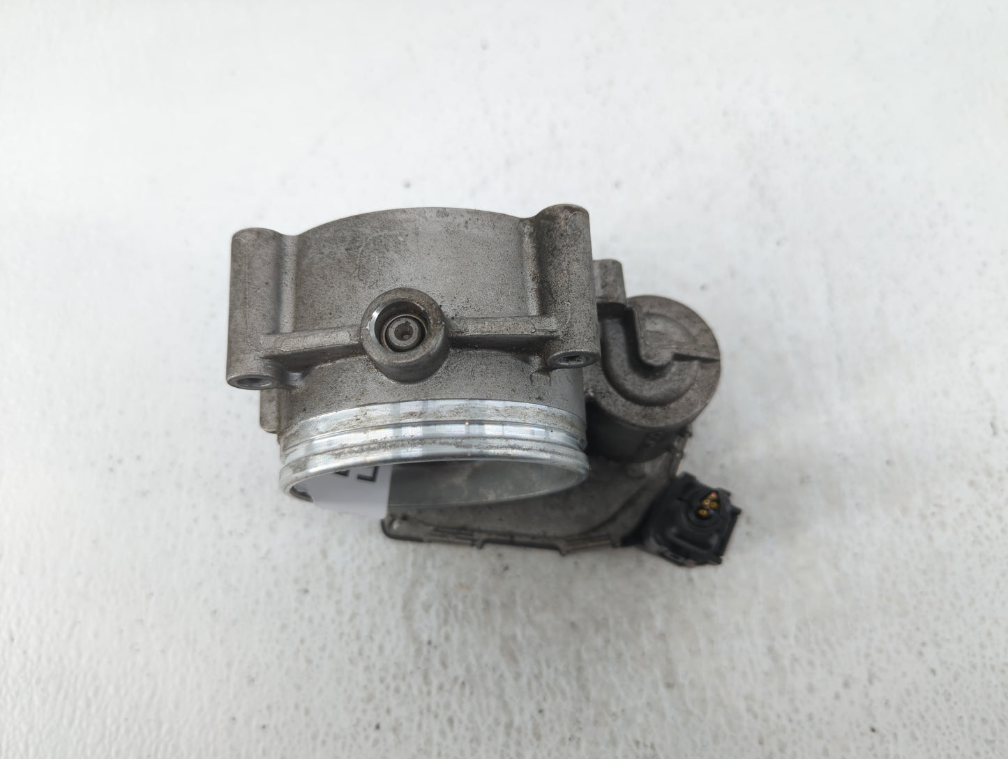 2007-2013 Bmw 328i Throttle Body P/N:7 556 118 Fits Fits 2007 2008 2009 2010 2011 2012 2013 OEM Used Auto Parts - Oemusedaut