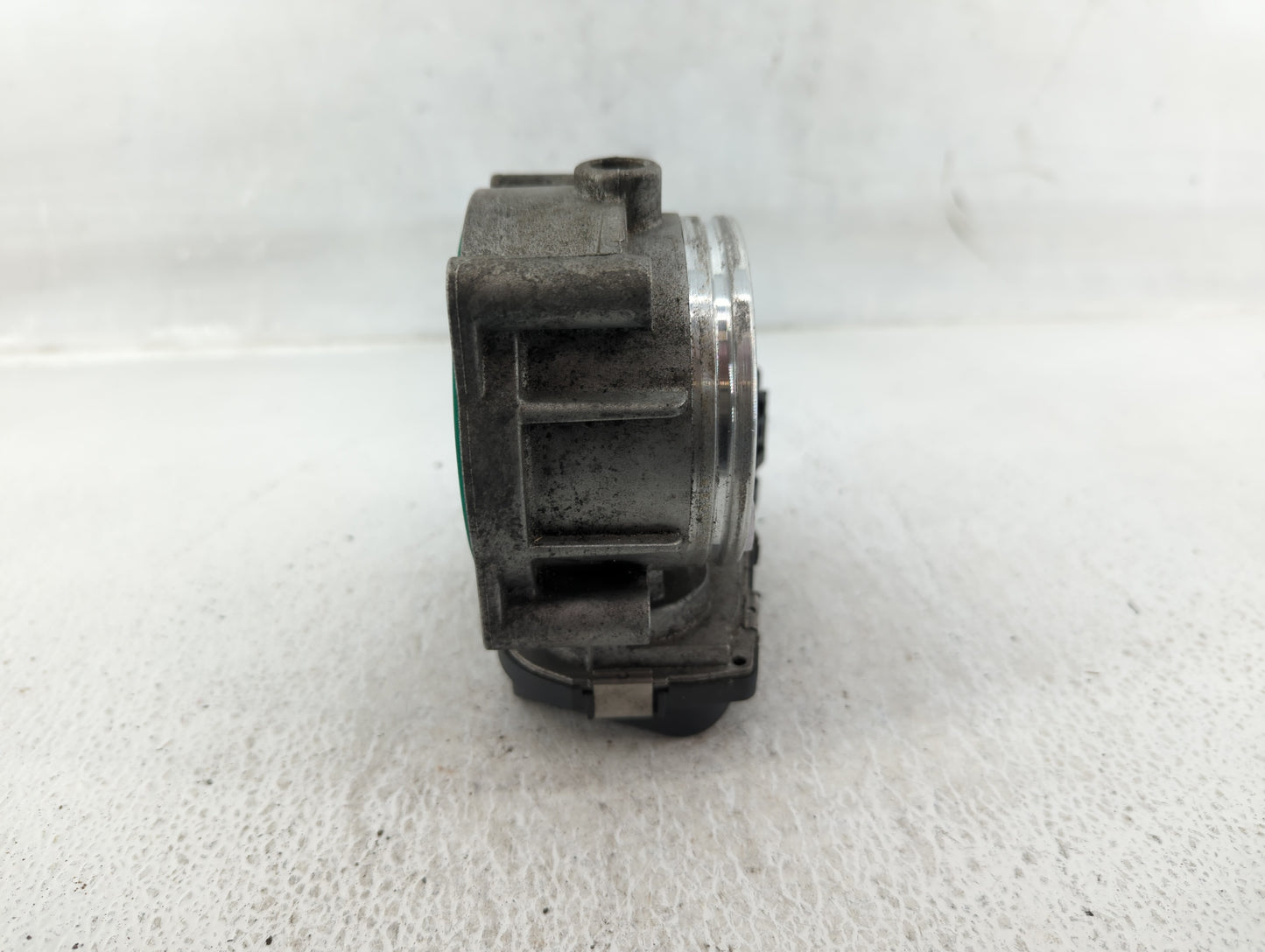 2007-2013 Bmw 328i Throttle Body P/N:7 556 118 Fits Fits 2007 2008 2009 2010 2011 2012 2013 OEM Used Auto Parts - Oemusedaut