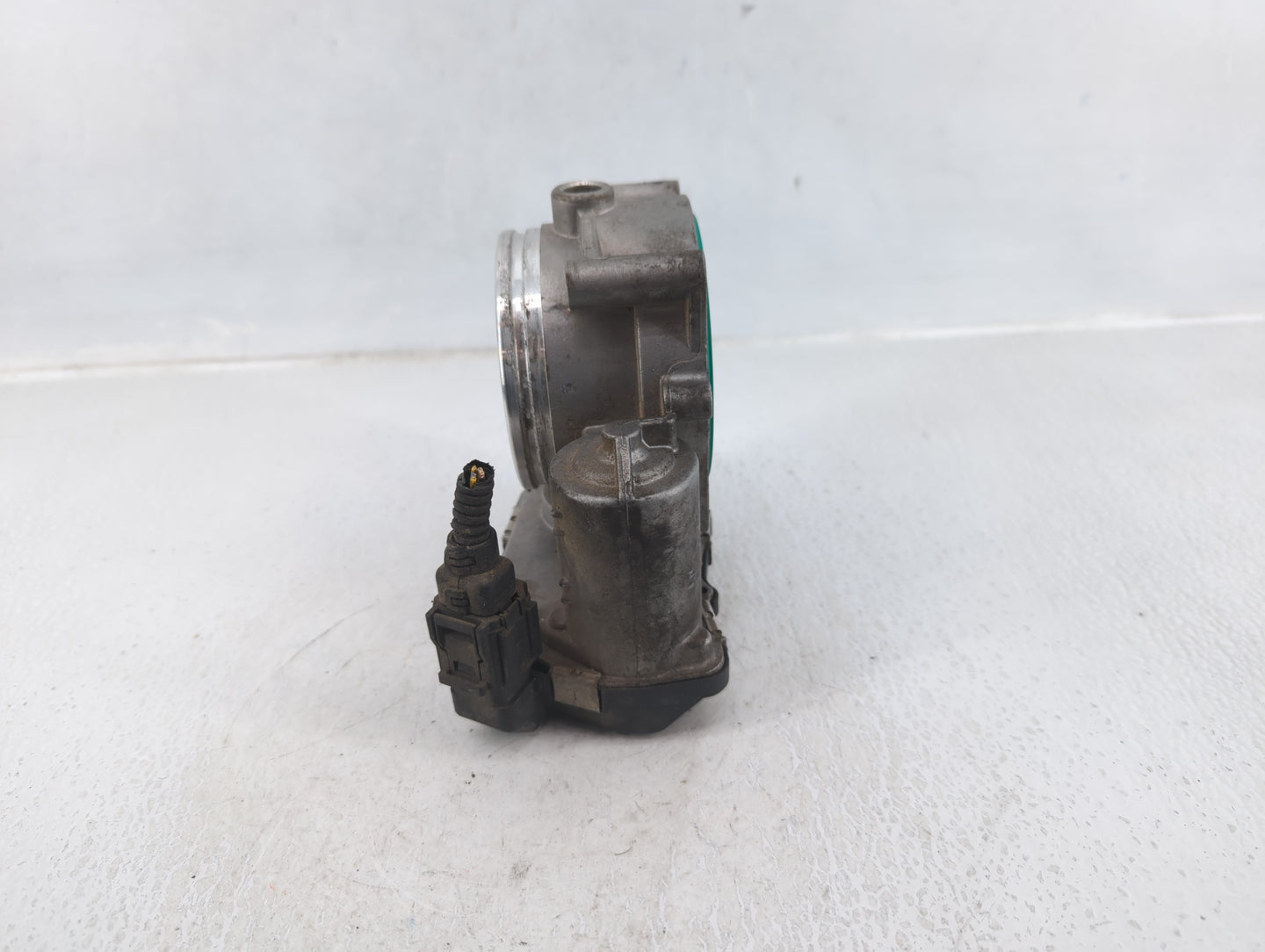 2007-2013 Bmw 328i Throttle Body P/N:7 556 118 01 Fits Fits 2007 2008 2009 2010 2011 2012 2013 OEM Used Auto Parts - Oemused