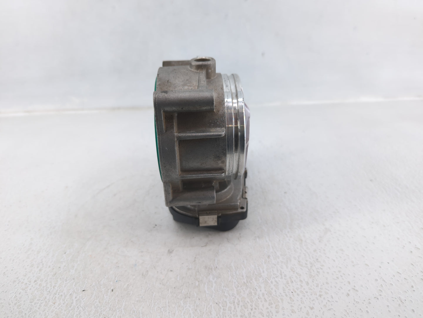 2007-2013 Bmw 328i Throttle Body P/N:7 556 118 01 Fits Fits 2007 2008 2009 2010 2011 2012 2013 OEM Used Auto Parts - Oemused