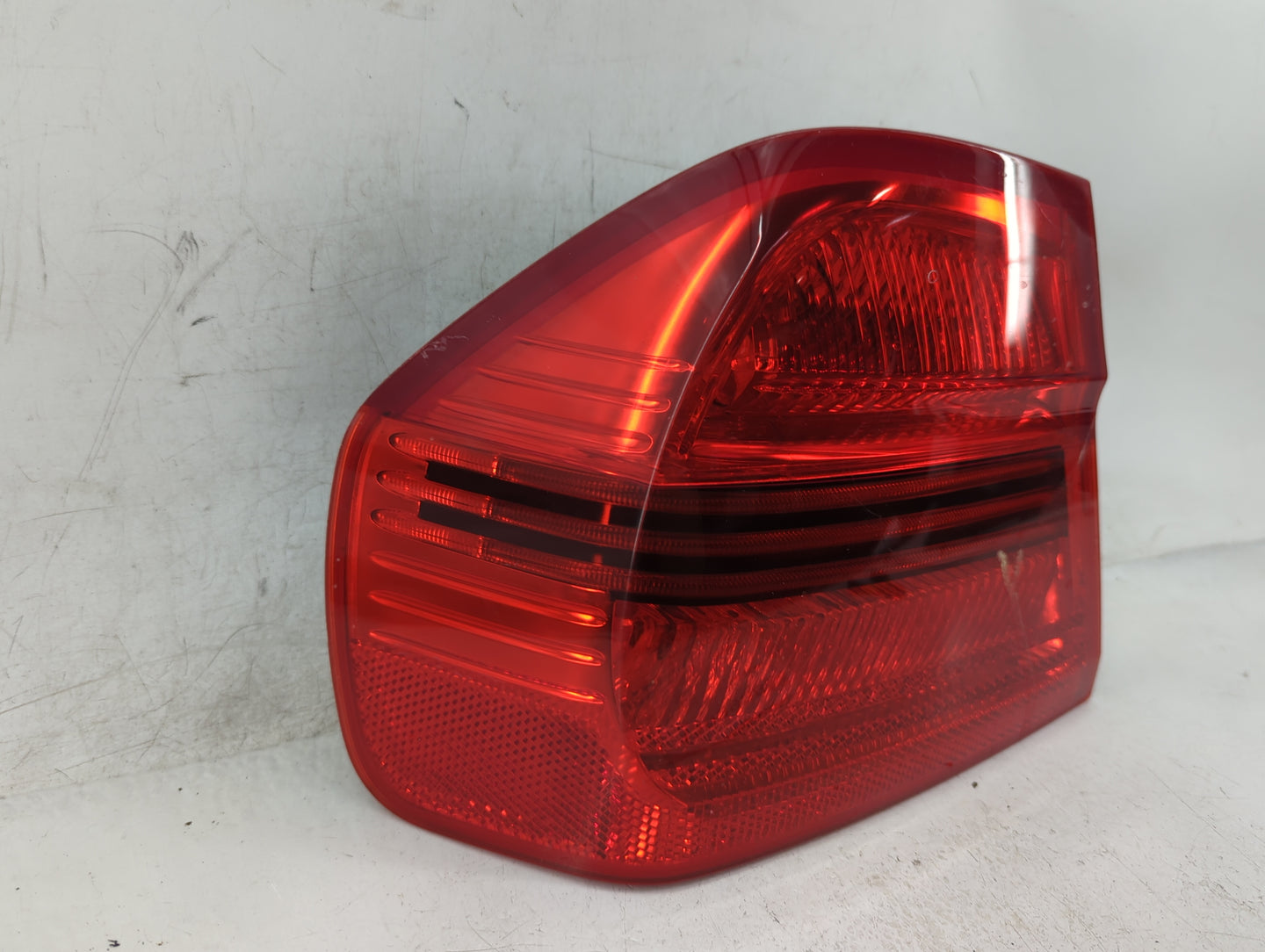 2007-2010 Bmw 335i Tail Light Assembly Passenger Right OEM P/N:276301L Fits Fits 2007 2008 2009 2010 OEM Used Auto Parts - O