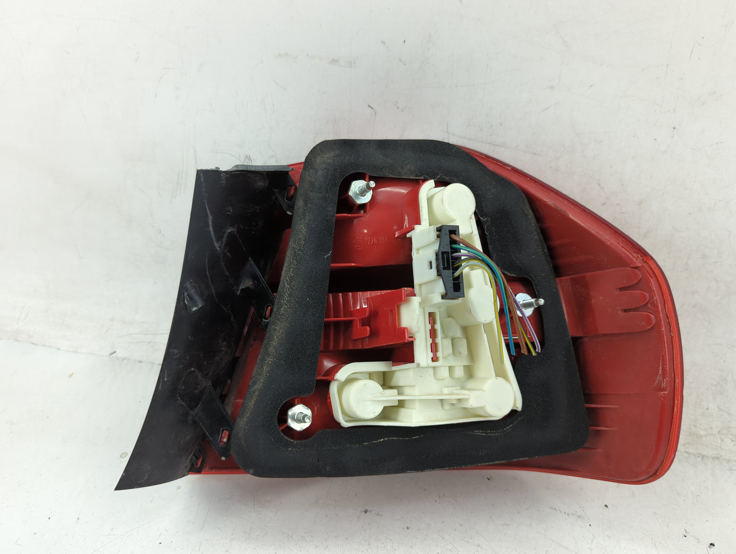 2007-2010 Bmw 335i Tail Light Assembly Passenger Right OEM P/N:276301L Fits Fits 2007 2008 2009 2010 OEM Used Auto Parts - O