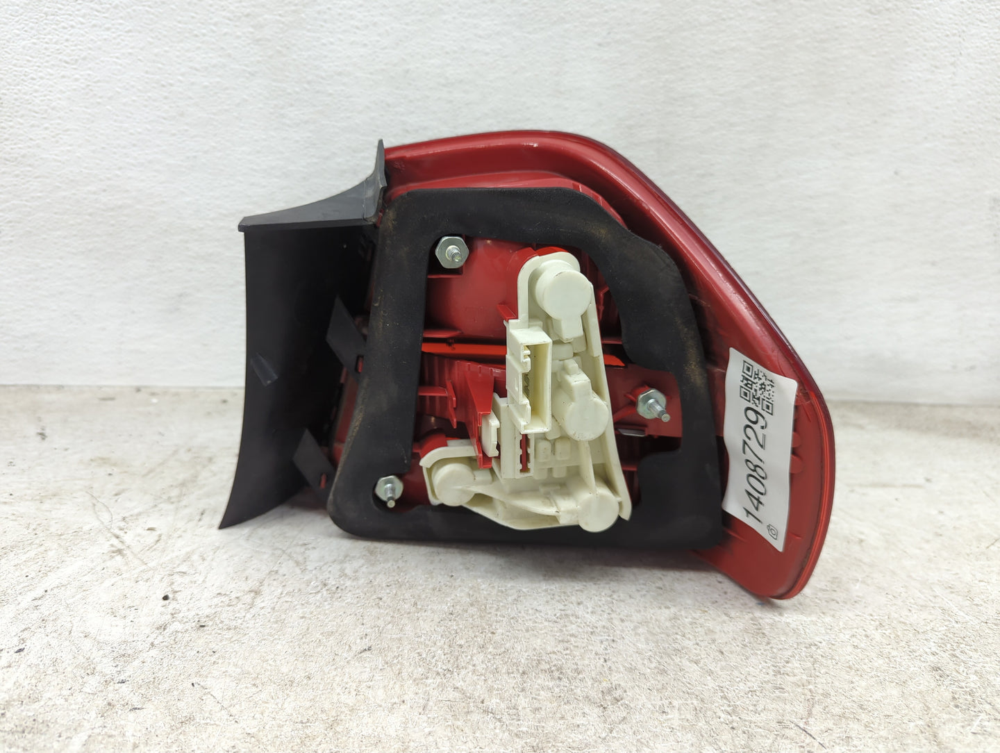 2007-2008 Bmw 335i Tail Light Assembly Driver Left OEM Fits Fits 2006 2007 2008 OEM Used Auto Parts - Oemusedautoparts1.com