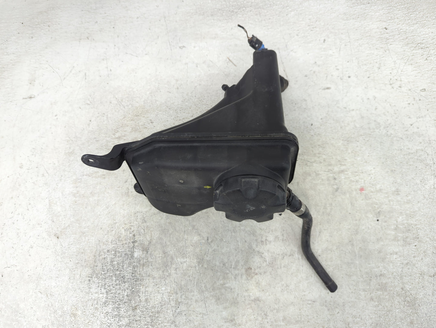 Bmw 335i Windshield Washer Fluid Reservoir Bottle Oem - Oemusedautoparts1.com