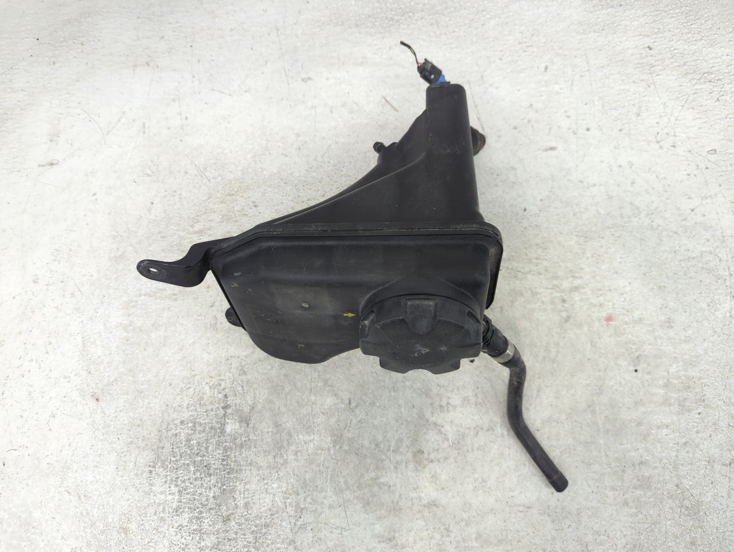Bmw 335i Windshield Washer Fluid Reservoir Bottle Oem - Oemusedautoparts1.com