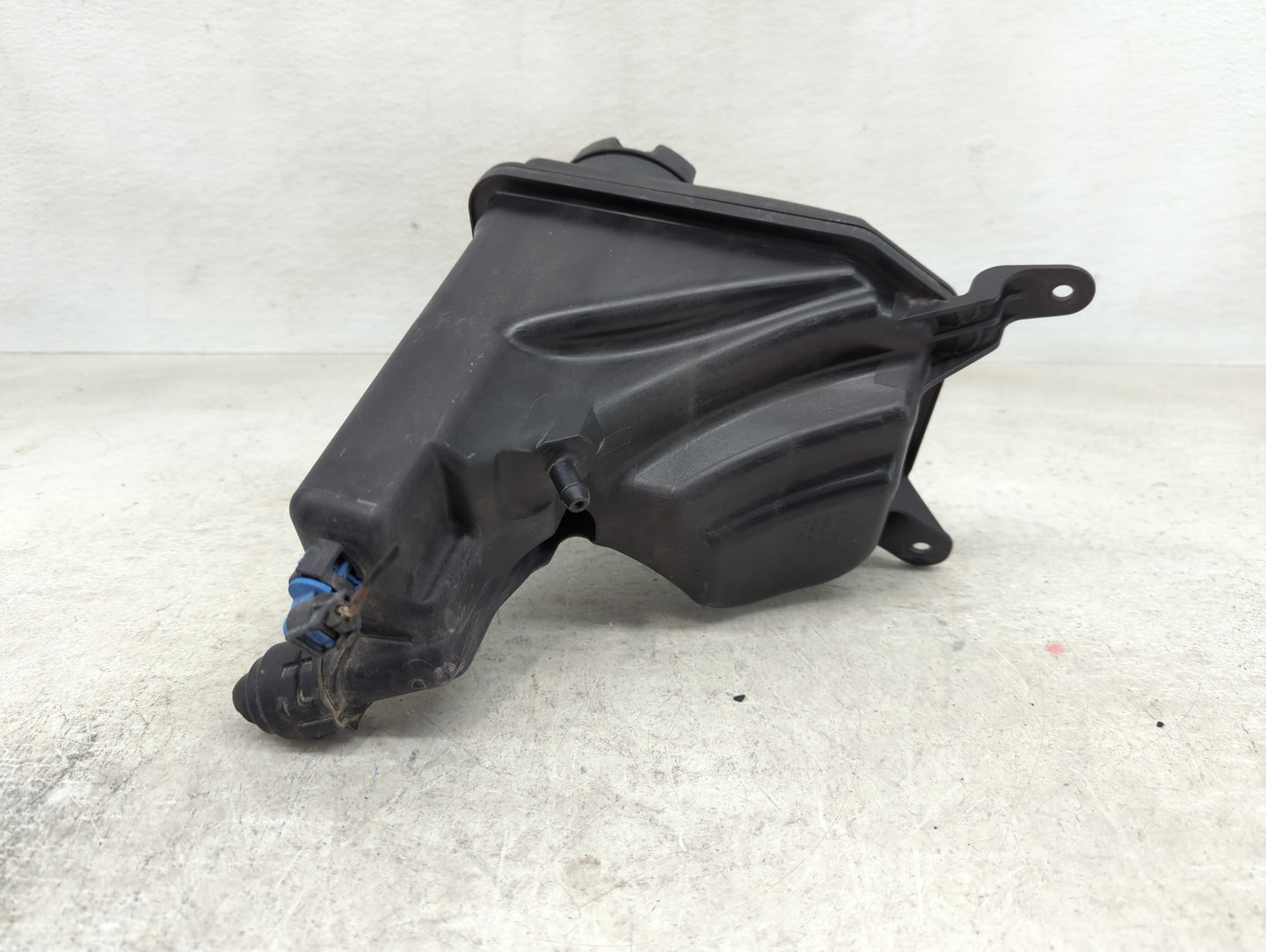 Bmw 335i Windshield Washer Fluid Reservoir Bottle Oem - Oemusedautoparts1.com