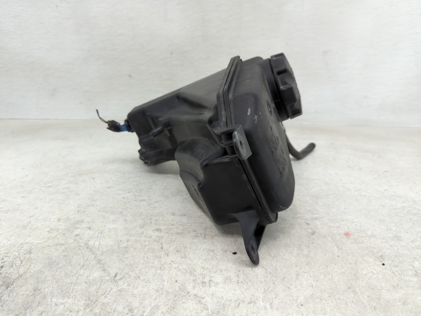 Bmw 335i Windshield Washer Fluid Reservoir Bottle Oem - Oemusedautoparts1.com