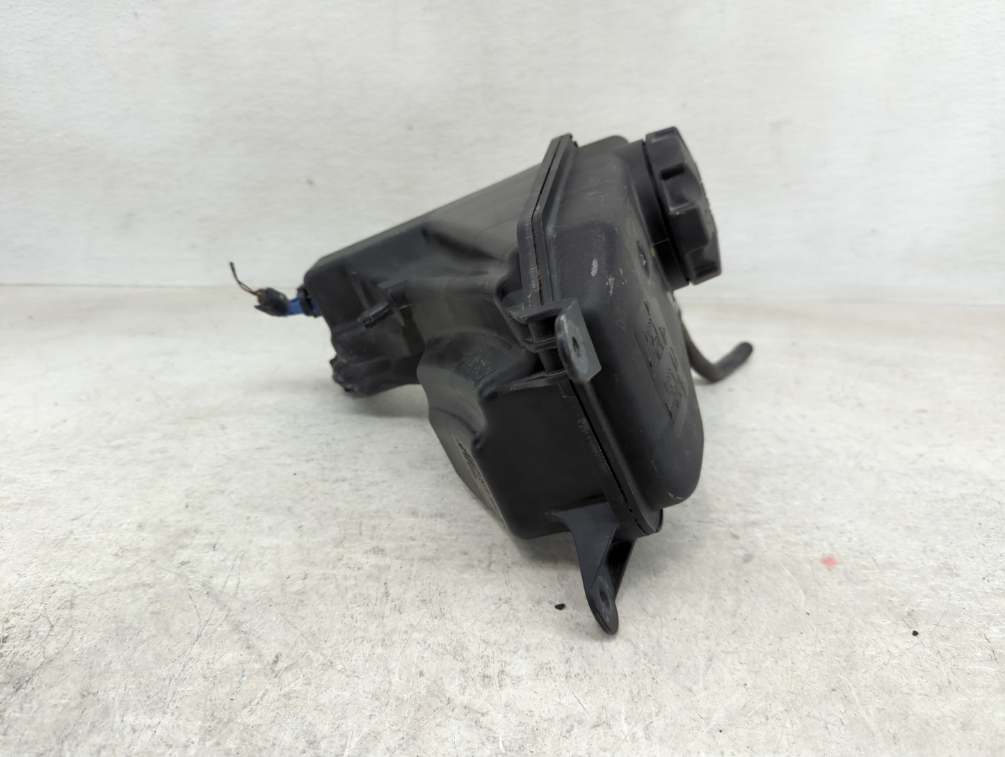 Bmw 335i Windshield Washer Fluid Reservoir Bottle Oem - Oemusedautoparts1.com