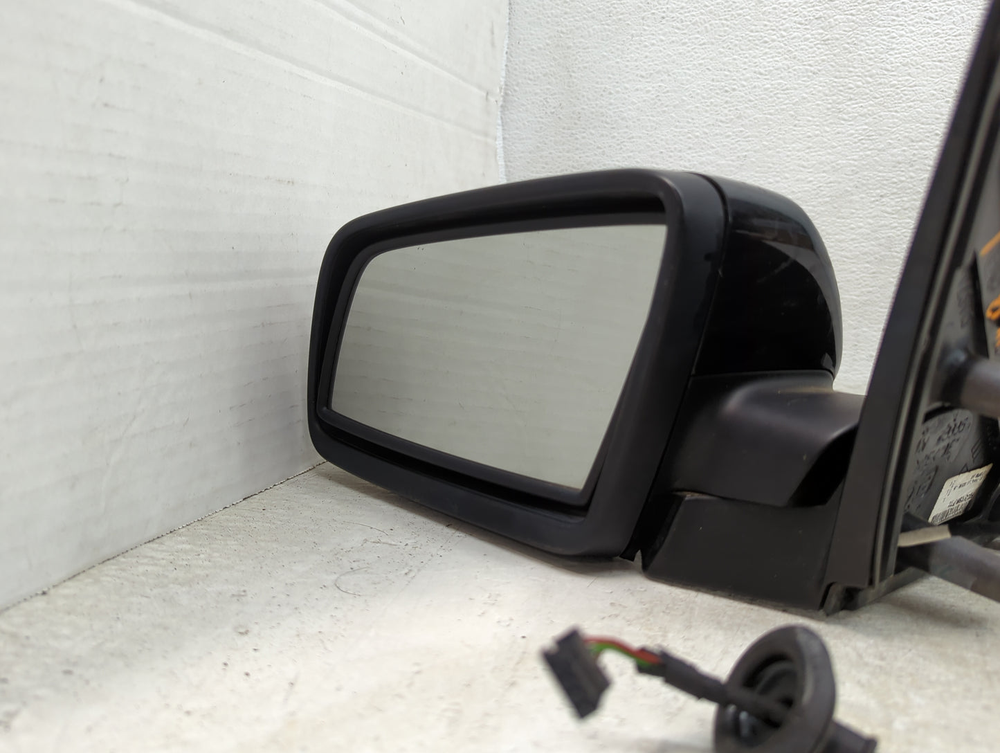 2008-2010 Bmw 528 Driver Side View Mirror - Left Door Mirror OEM Used - Oemusedautoparts1.com