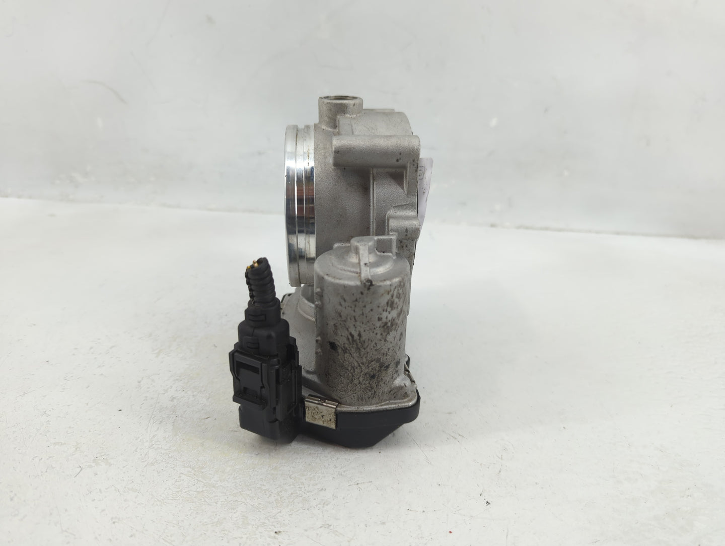 2008-2011 Bmw 528i Throttle Body Fits Fits 2007 2008 2009 2010 2011 2012 2013 OEM Used Auto Parts - Oemusedautoparts1.com