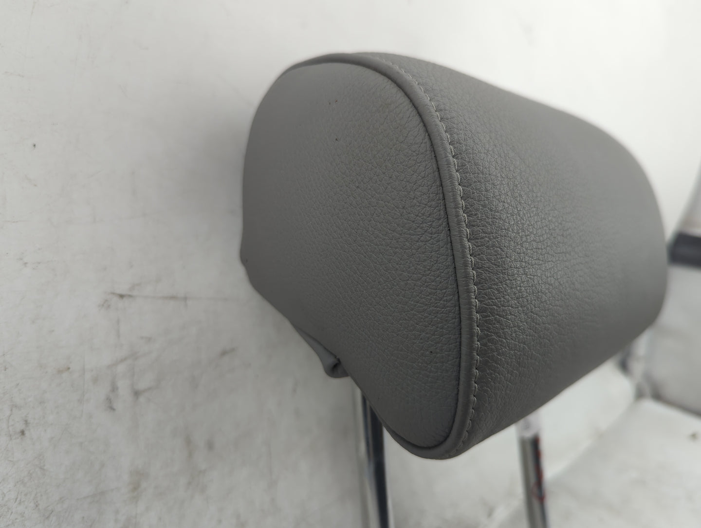 2008-2010 Bmw 528i Headrest Head Rest Rear Seat Fits Fits 2008 2009 2010 OEM Used Auto Parts - Oemusedautoparts1.com