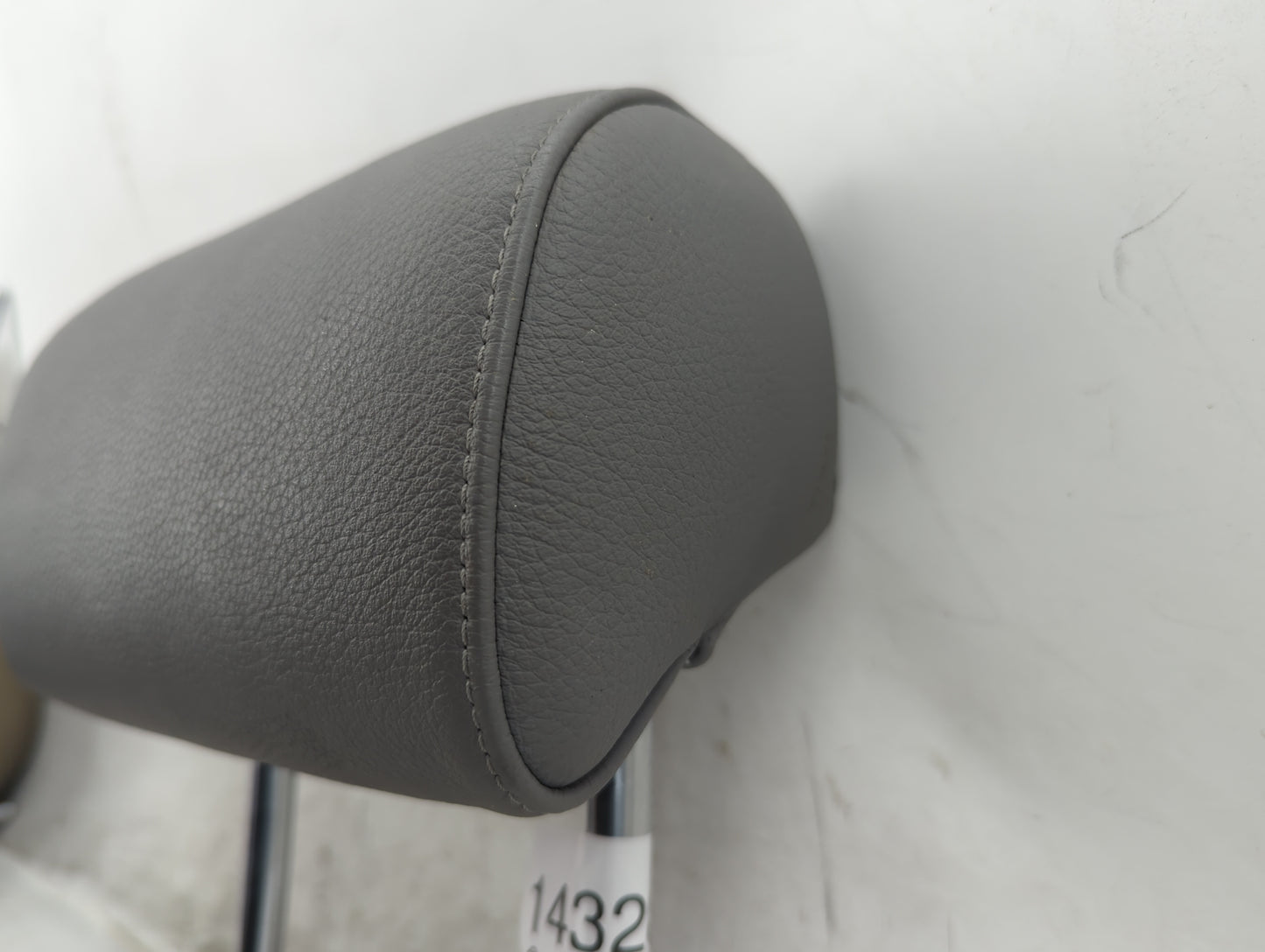 2008-2010 Bmw 528i Headrest Head Rest Rear Seat Fits Fits 2008 2009 2010 OEM Used Auto Parts - Oemusedautoparts1.com