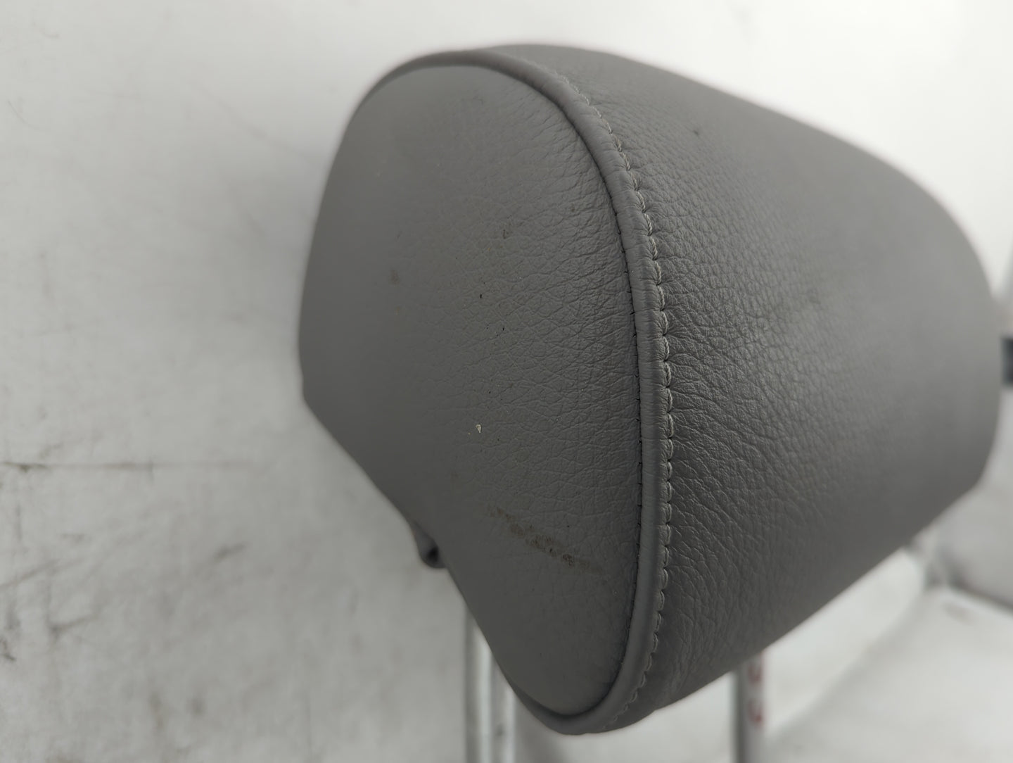 2008-2010 Bmw 528i Headrest Head Rest Rear Seat Fits Fits 2008 2009 2010 OEM Used Auto Parts - Oemusedautoparts1.com