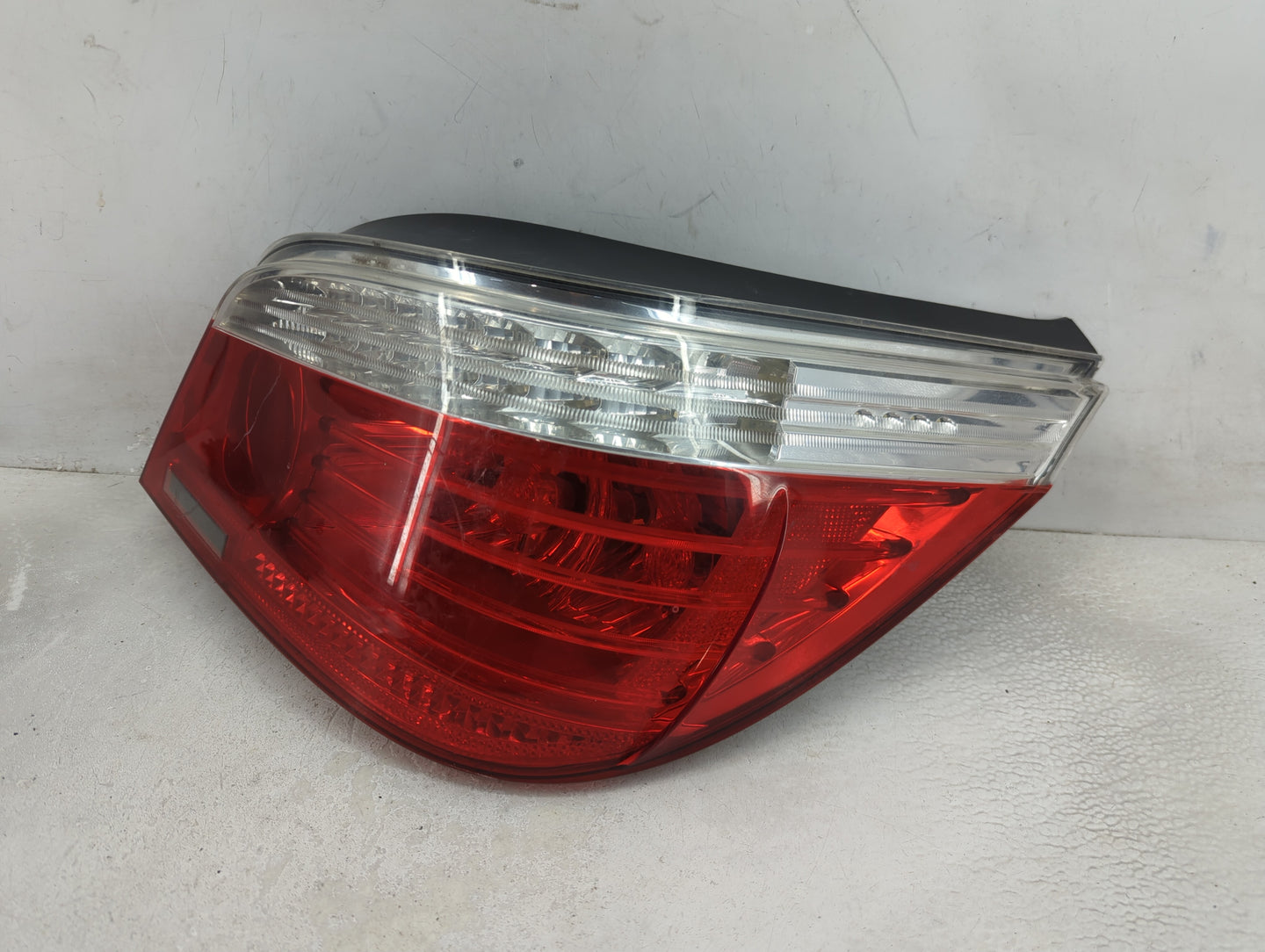 2008-2010 Bmw 528i Tail Light Assembly Passenger Right OEM P/N:195 285-02 Fits Fits 2008 2009 2010 OEM Used Auto Parts - Oem