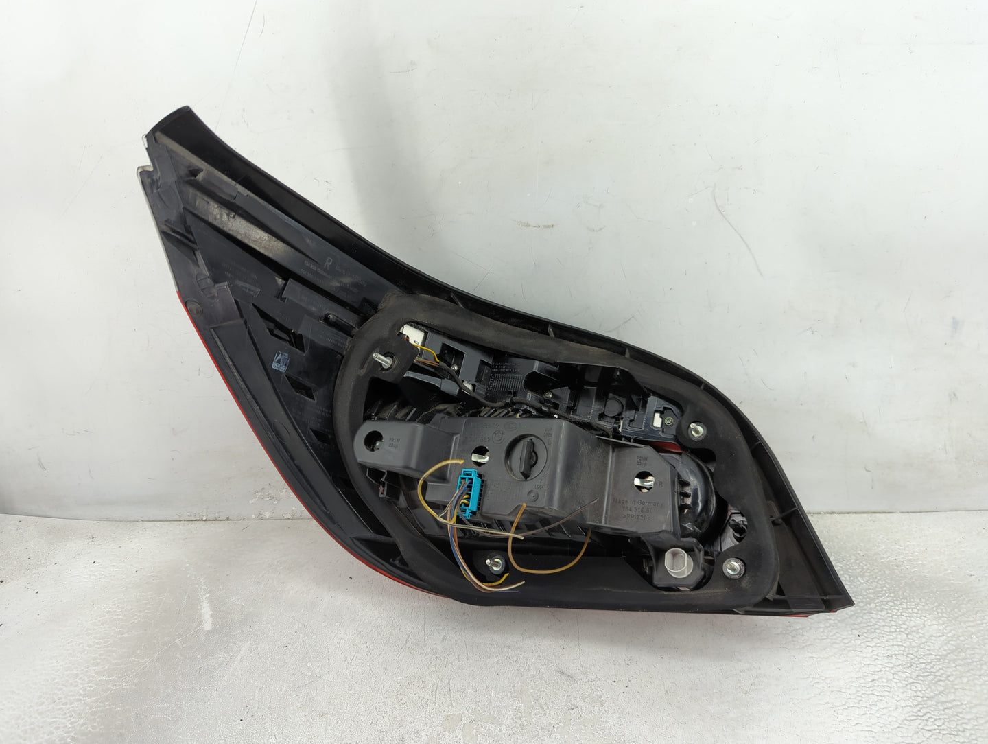 2008-2010 Bmw 528i Tail Light Assembly Passenger Right OEM P/N:195 285-02 Fits Fits 2008 2009 2010 OEM Used Auto Parts - Oem