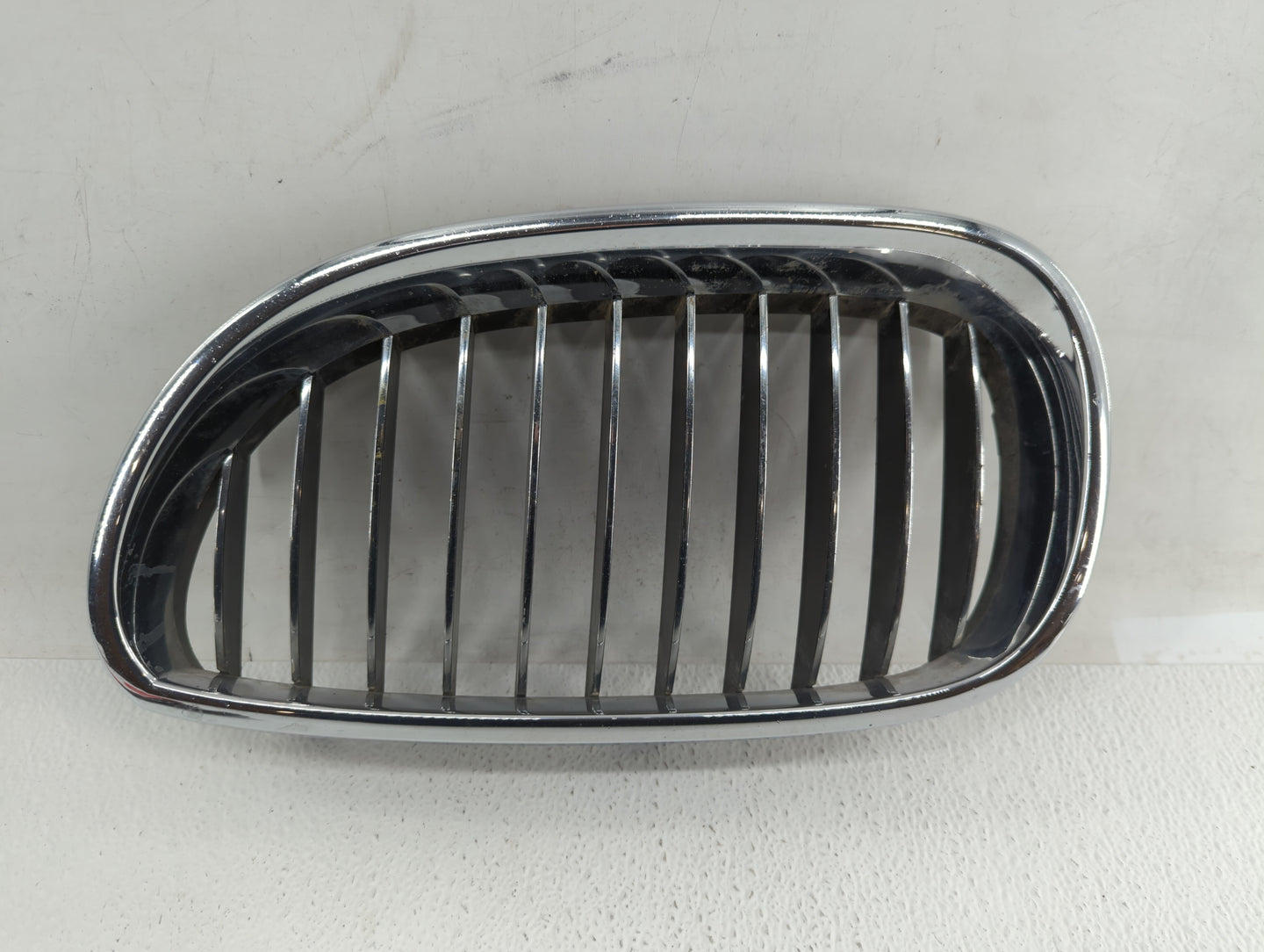 2008-2010 Bmw 528i Front Grille Bumper Not Included - Oemusedautoparts1.com