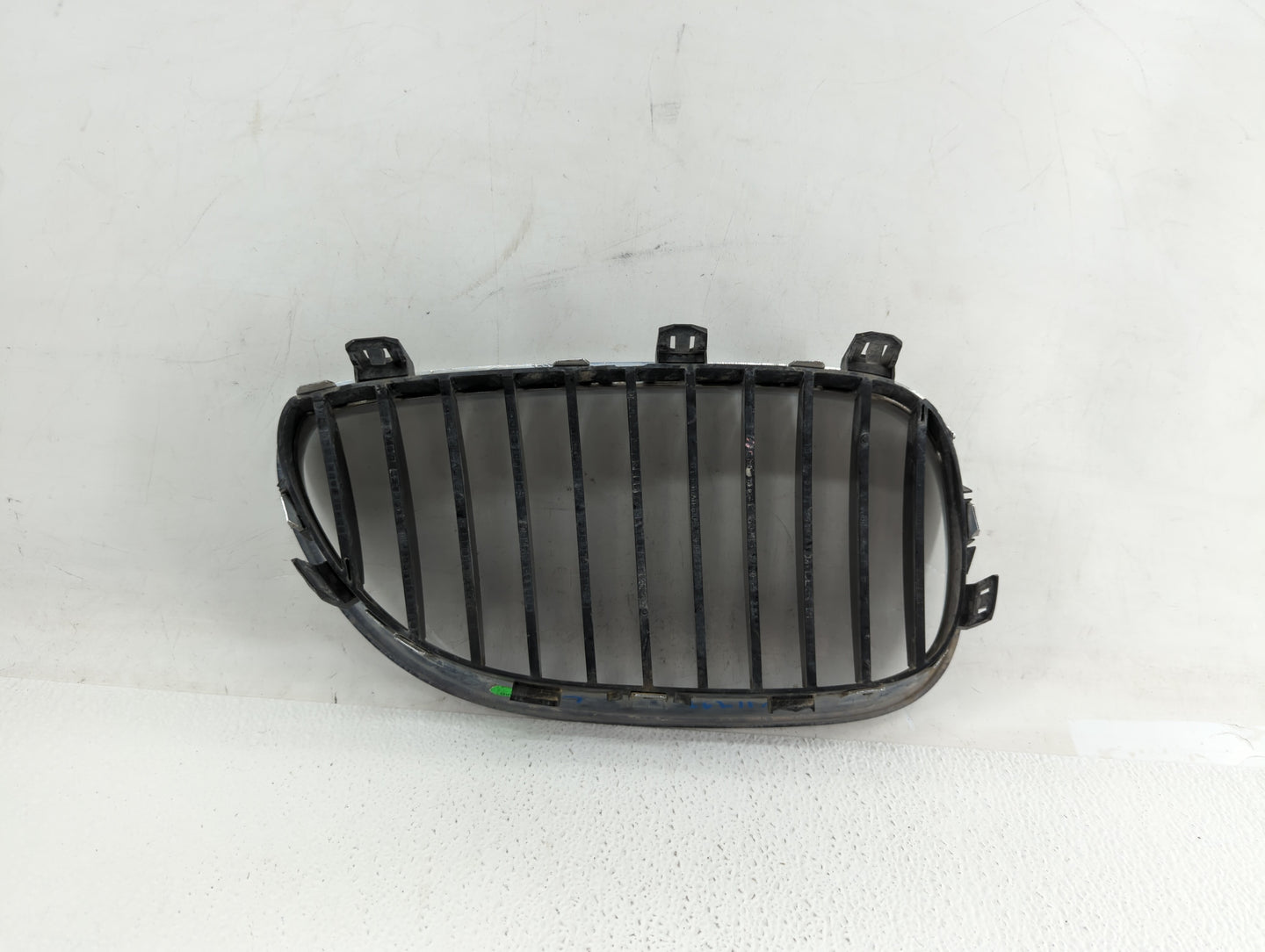 2008-2010 Bmw 528i Front Grille Bumper Not Included - Oemusedautoparts1.com
