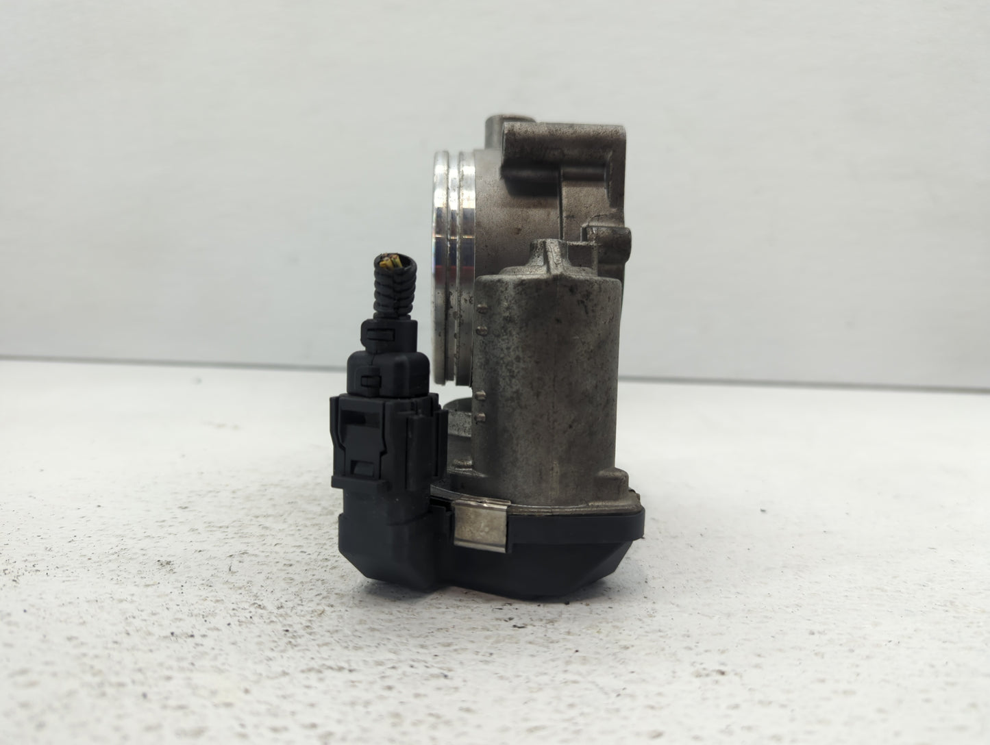 2008-2011 Bmw 528i Throttle Body P/N:1354 7556118-04 1354 7556118-03 Fits Fits 2007 2008 2009 2010 2011 2012 2013 OEM Used A