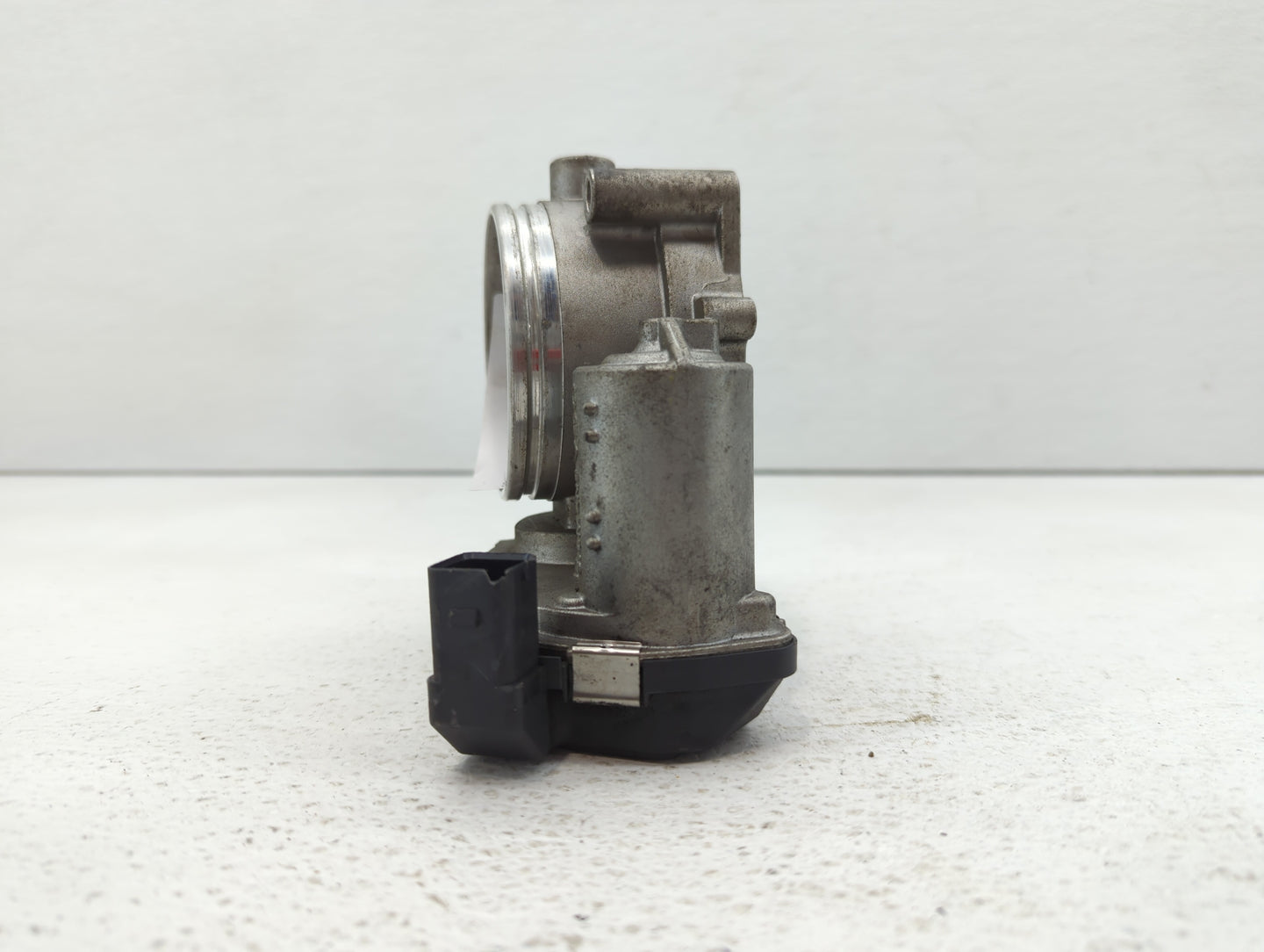 2008-2011 Bmw 528i Throttle Body P/N:1354 7556118-04 1354 7556118-03 Fits Fits 2007 2008 2009 2010 2011 2012 2013 OEM Used A