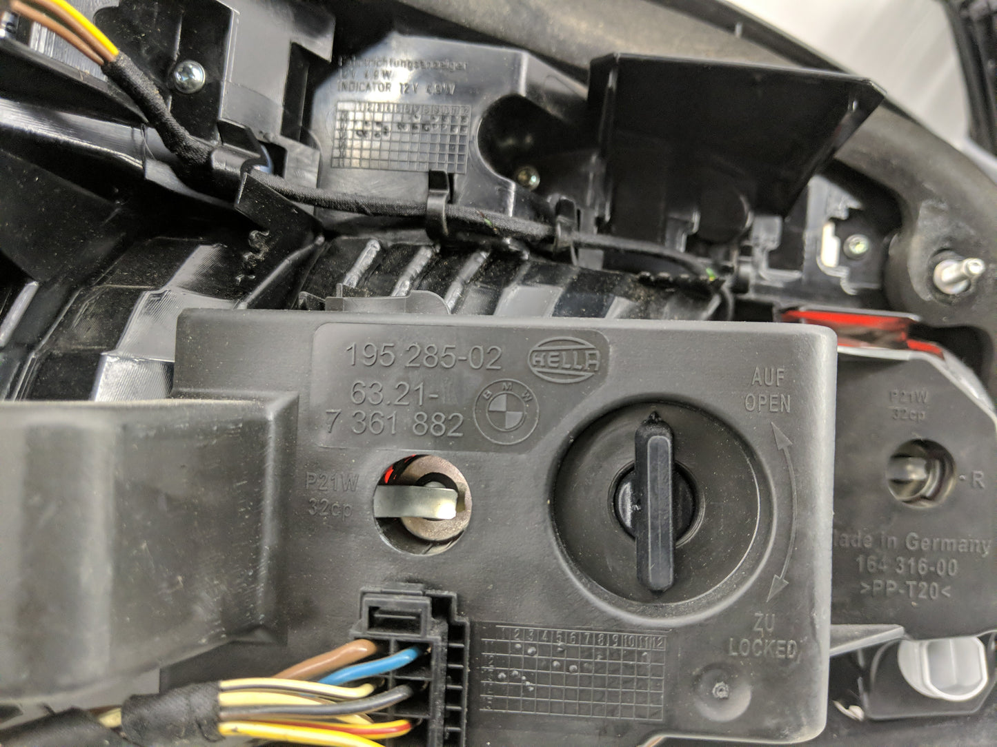 2008-2010 Bmw 535i Tail Light Assembly Passenger Right OEM P/N:7 361 882 195 285-02 Fits Fits 2008 2009 2010 OEM Used Auto P