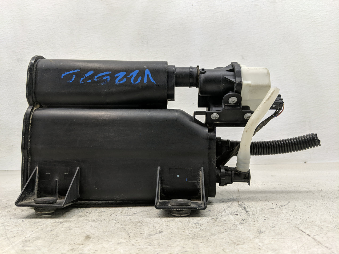 2008 Bmw 535i Fuel Vapor Charcoal Canister 1357776 - Oemusedautoparts1.com