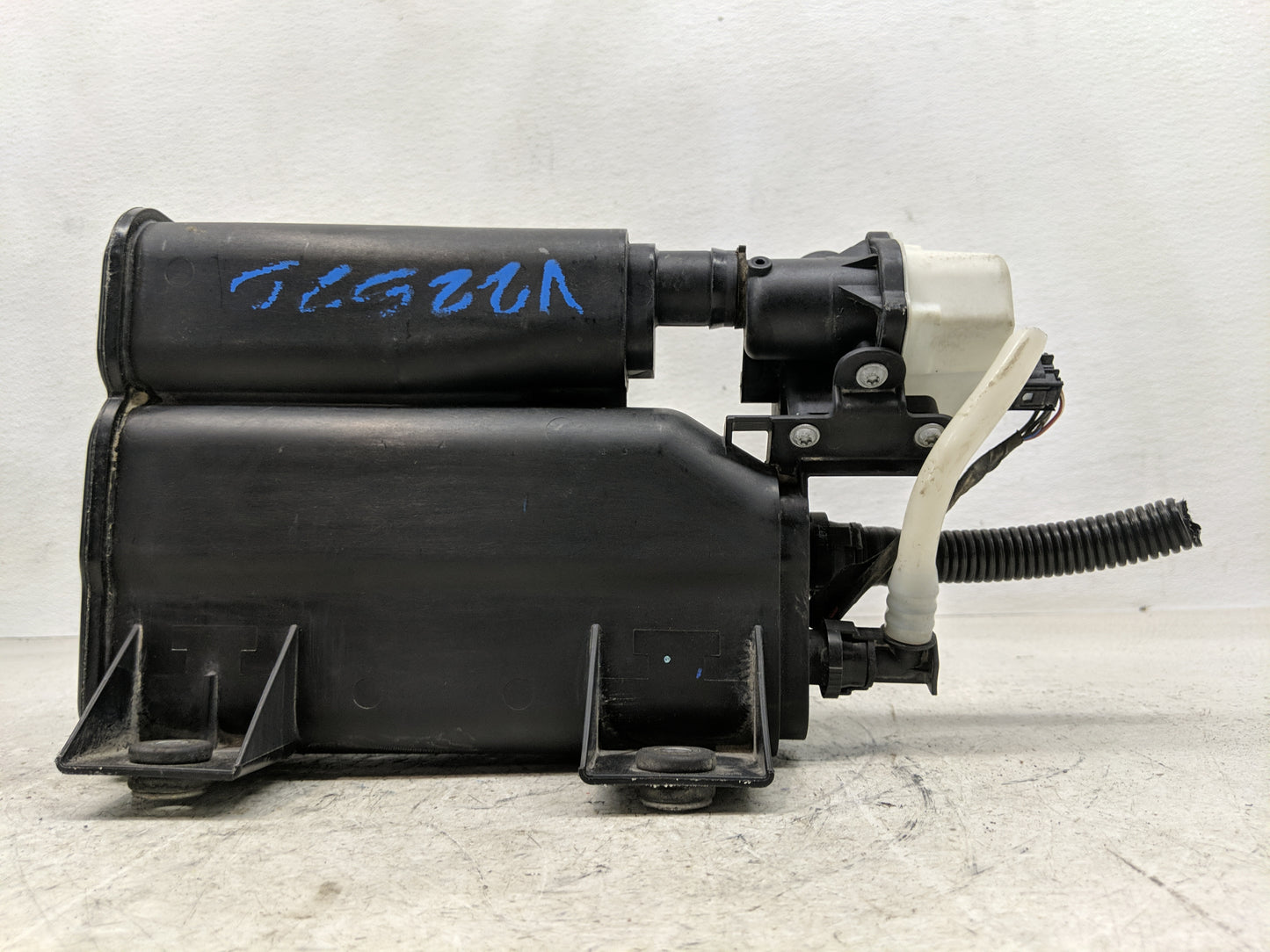 2008 Bmw 535i Fuel Vapor Charcoal Canister 1357776 - Oemusedautoparts1.com
