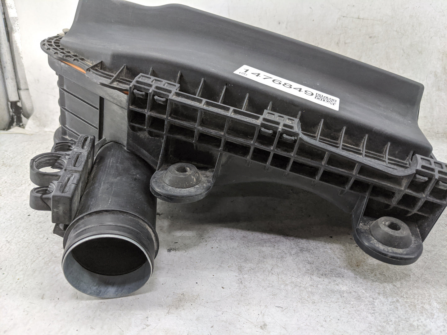 2008-2010 Bmw 535i Air Cleaner Intake-duct Hose Tube 1476849 - Oemusedautoparts1.com