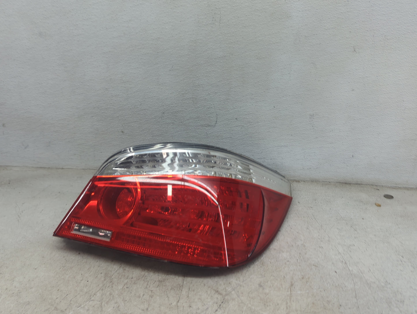 2008-2010 Bmw 535i Tail Light Assembly Passenger Right OEM P/N:63217180516-06 2VP009425-04 Fits Fits 2008 2009 2010 OEM Used