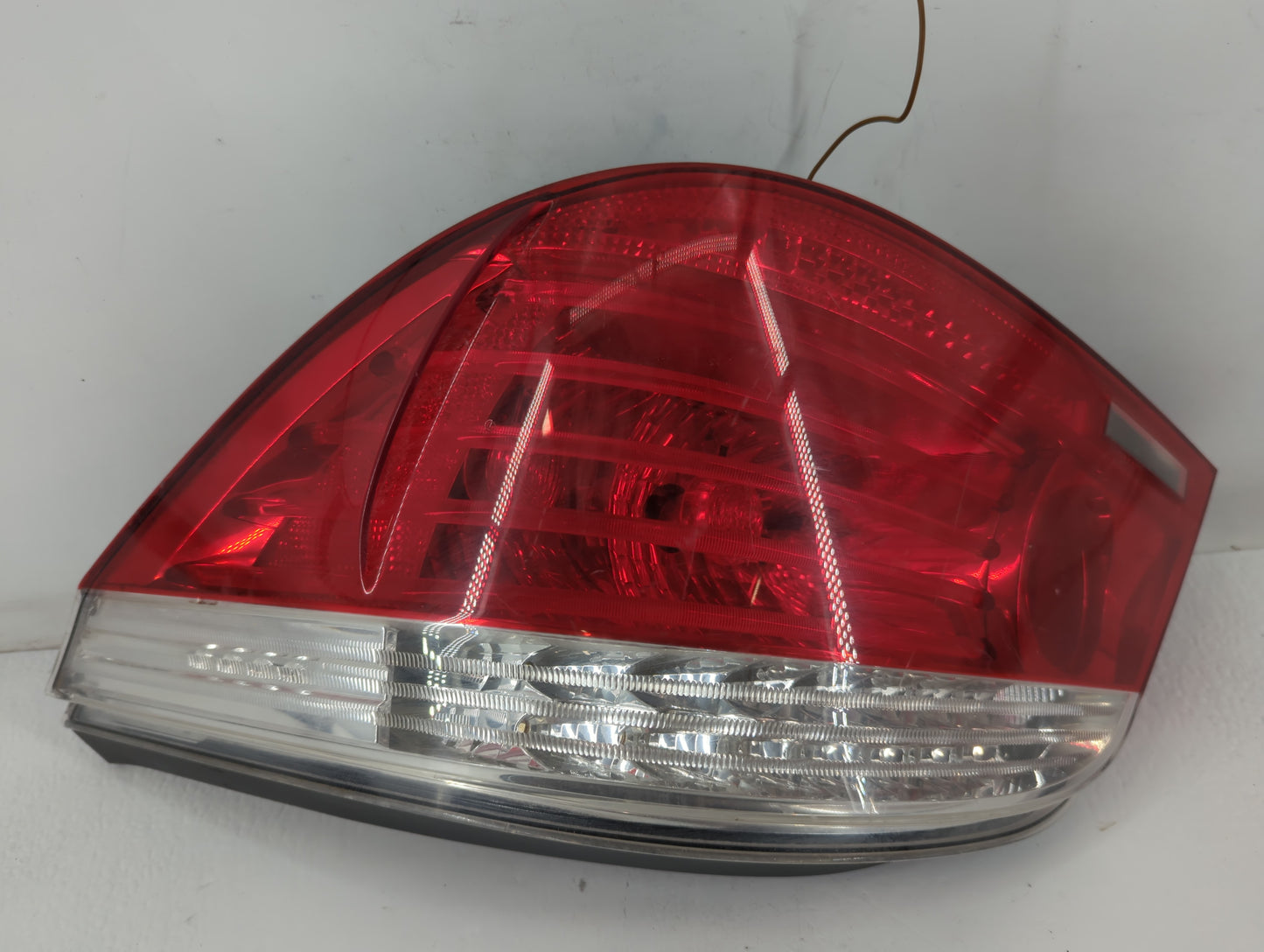 2008-2010 Bmw 535i Tail Light Assembly Passenger Right OEM P/N:195 285-02 7 361 882 Fits Fits 2008 2009 2010 OEM Used Auto P