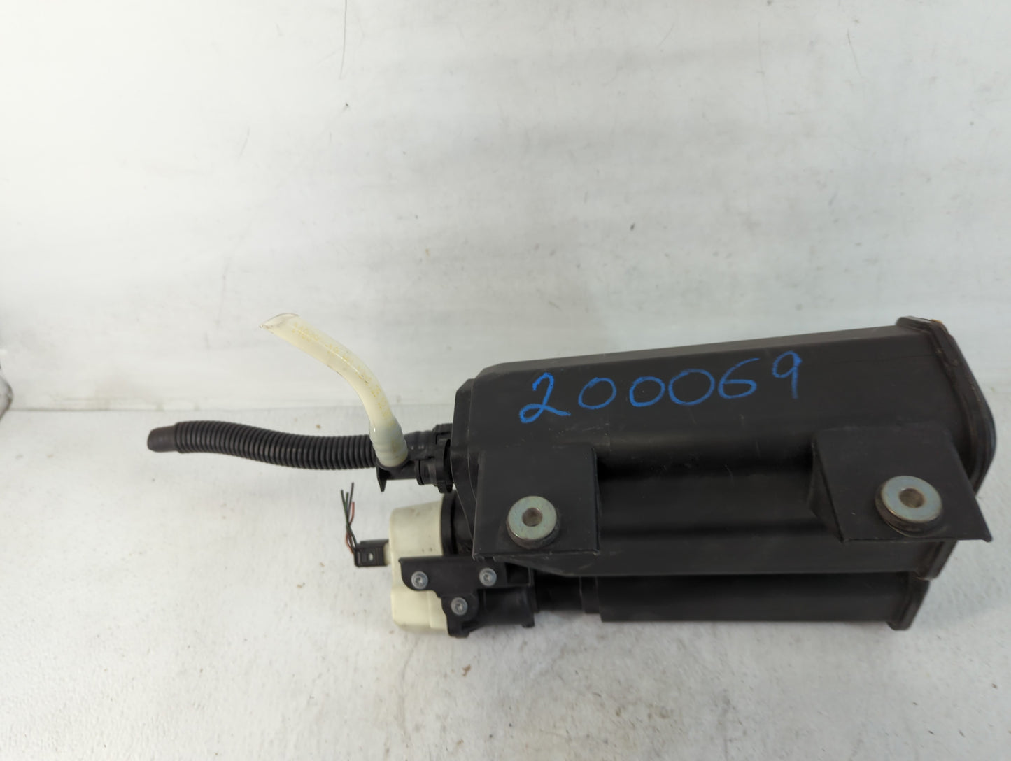 2008 Bmw 550i Fuel Vapor Charcoal Canister - Oemusedautoparts1.com