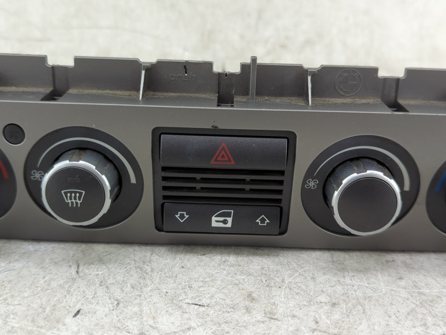 2006-2008 Bmw 750i Climate Control Module Temperature AC/Heater Replacement P/N:6981405-01 Fits Fits 2006 2007 2008 OEM Used