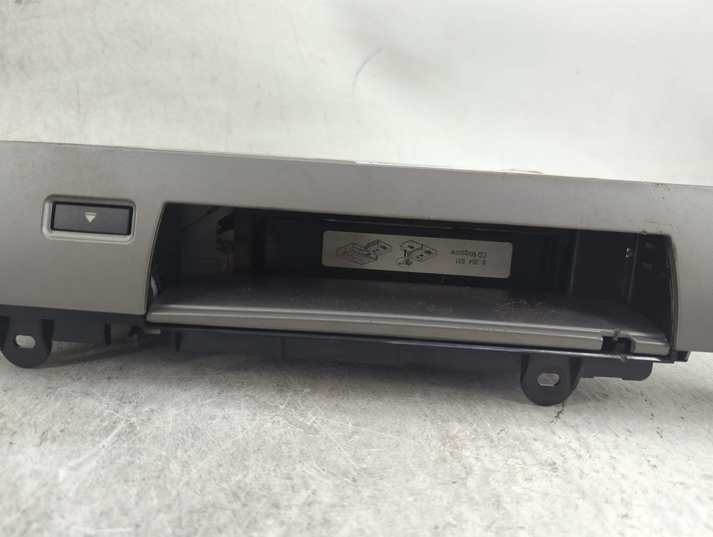 Bmw 750li Radio Cd Changer 65.12-9133082-01|8364931 - Oemusedautoparts1.com
