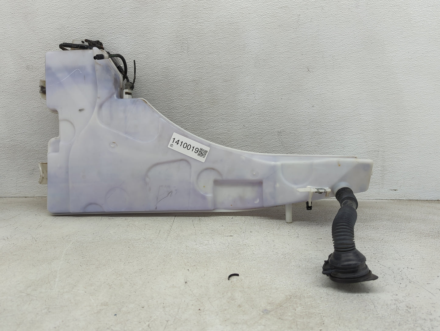 2007-2013 Bmw X5 Windshield Washer Fluid Reservoir Bottle Oem - Oemusedautoparts1.com