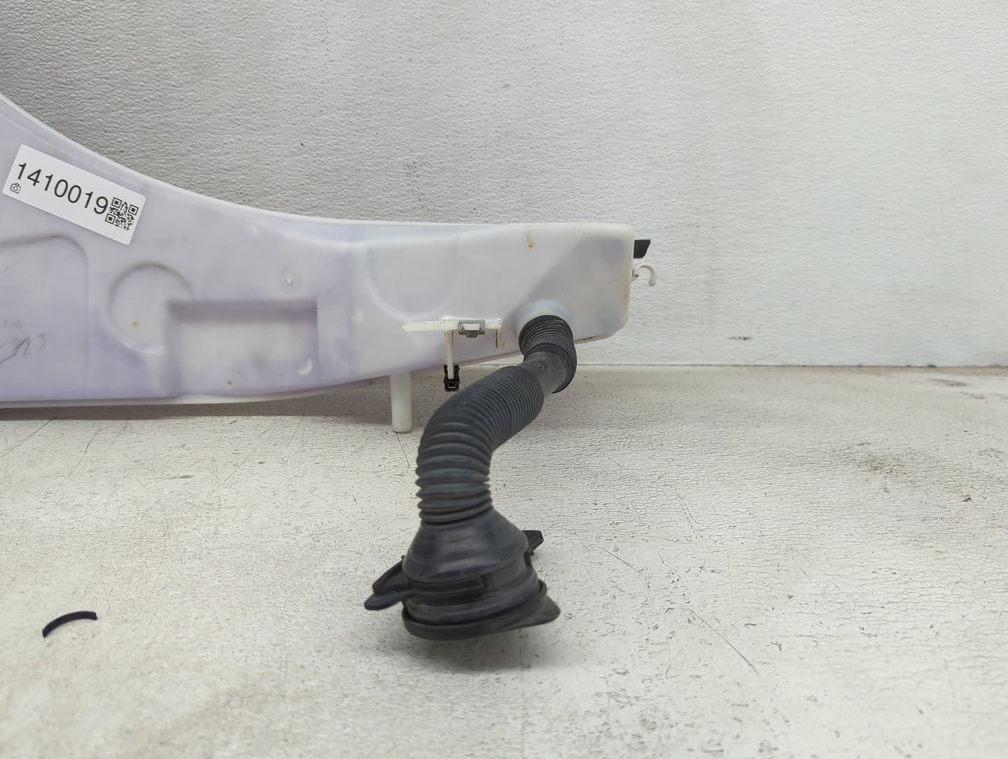 2007-2013 Bmw X5 Windshield Washer Fluid Reservoir Bottle Oem - Oemusedautoparts1.com
