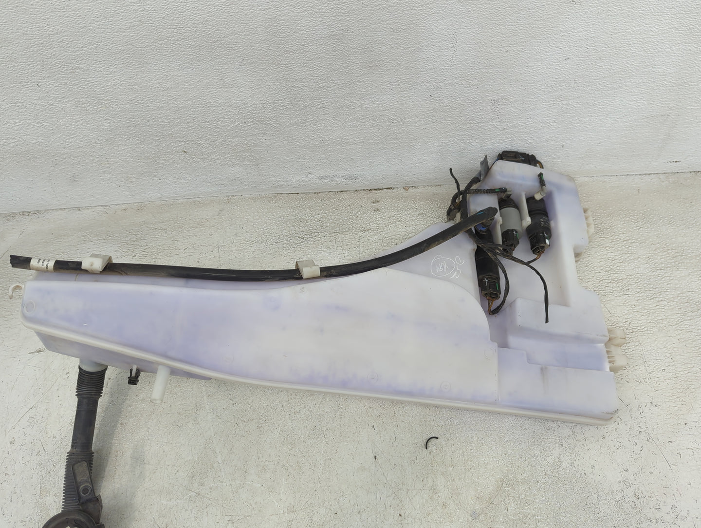 2007-2013 Bmw X5 Windshield Washer Fluid Reservoir Bottle Oem - Oemusedautoparts1.com