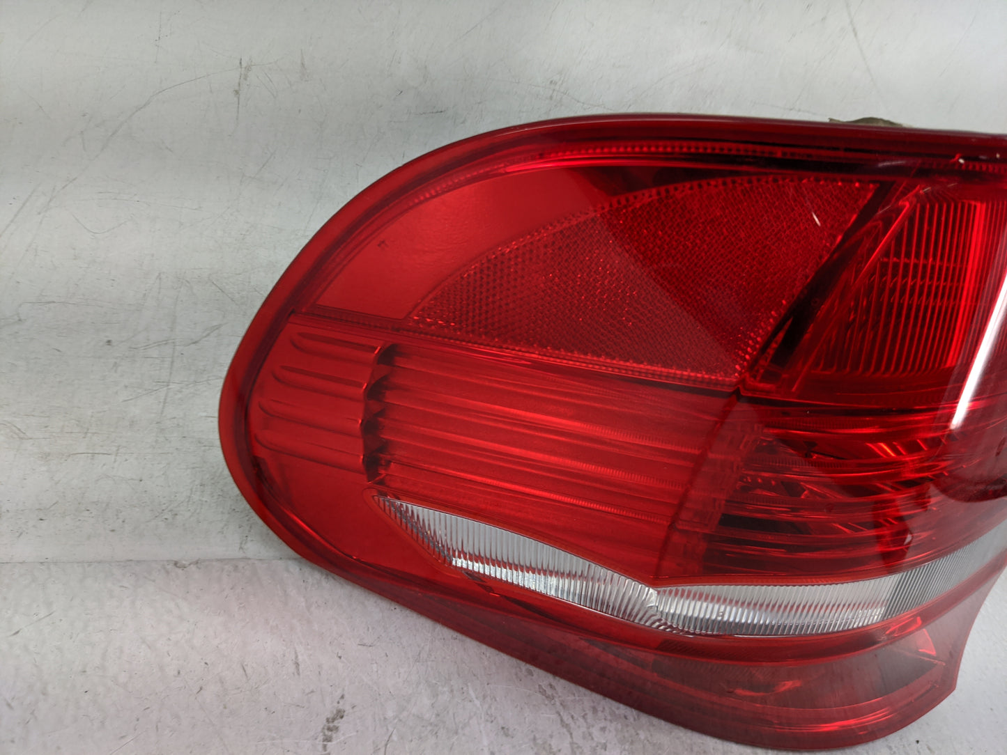 2007-2010 Bmw X5 Tail Light Assembly Passenger Right OEM P/N:7 200 820 Fits Fits 2007 2008 2009 2010 OEM Used Auto Parts - O