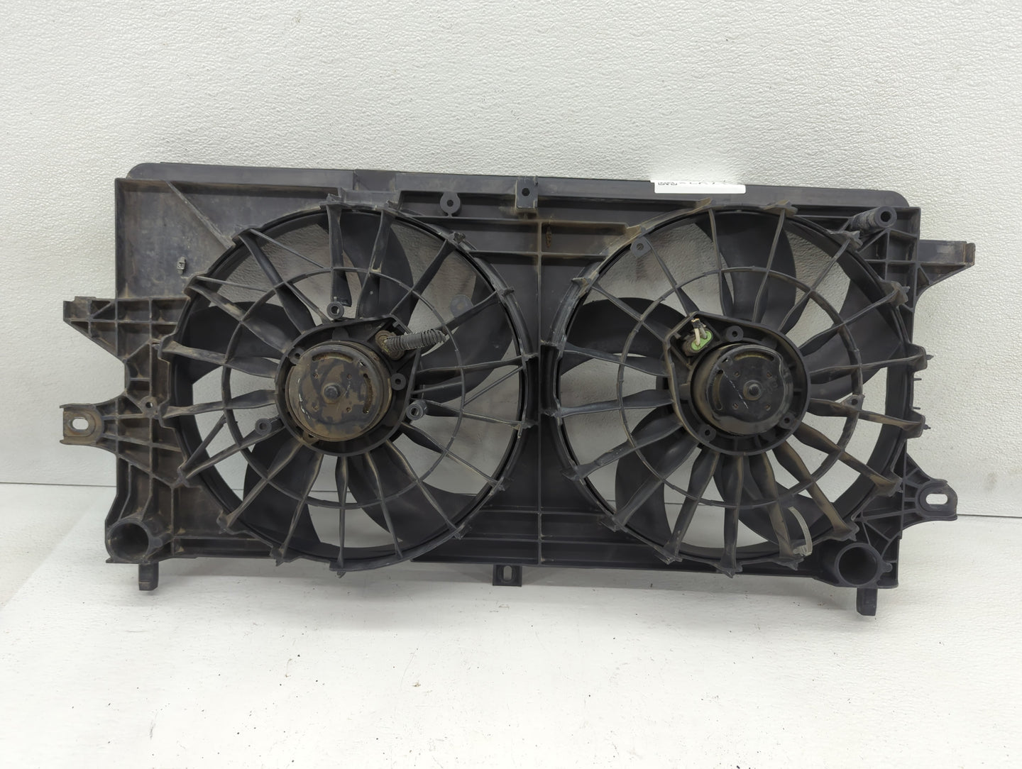 2005-2009 Buick Allure Left Radiator Fan Motor Assembly 617540 - Oemusedautoparts1.com