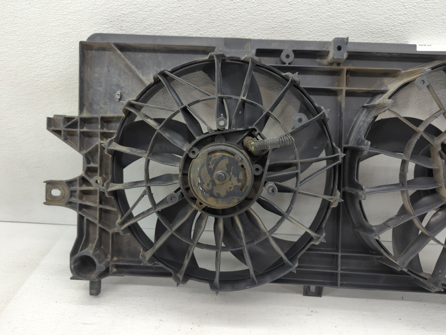 2005-2009 Buick Allure Left Radiator Fan Motor Assembly 617540 - Oemusedautoparts1.com