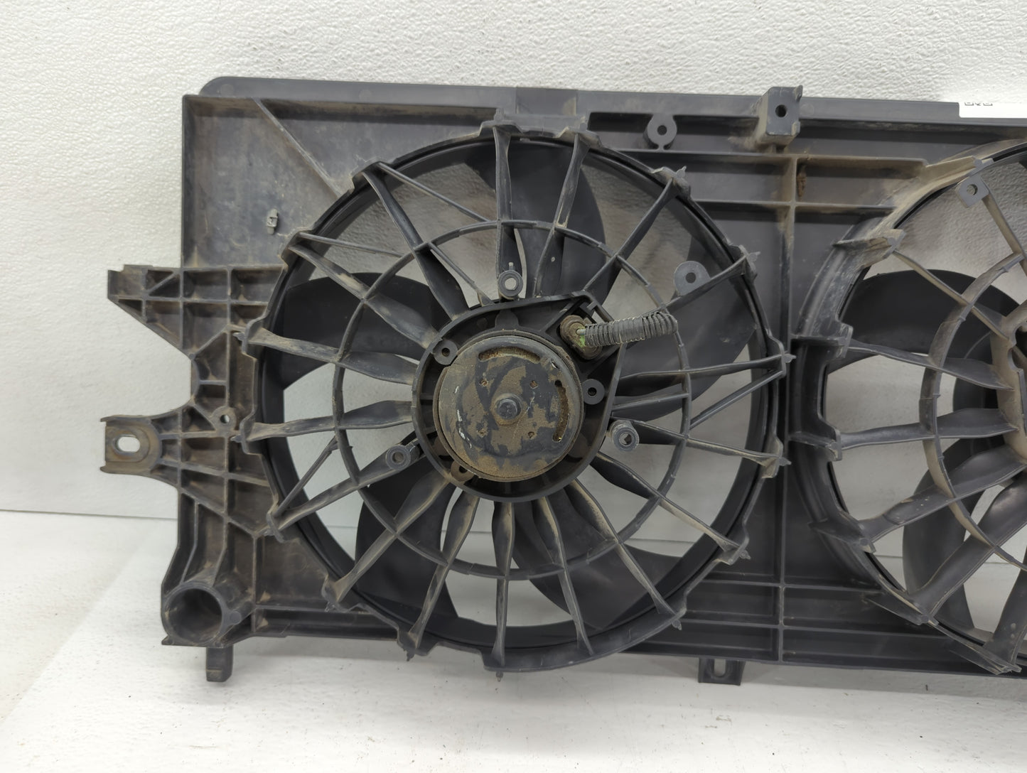 2005-2009 Buick Allure Left Radiator Fan Motor Assembly 617540 - Oemusedautoparts1.com