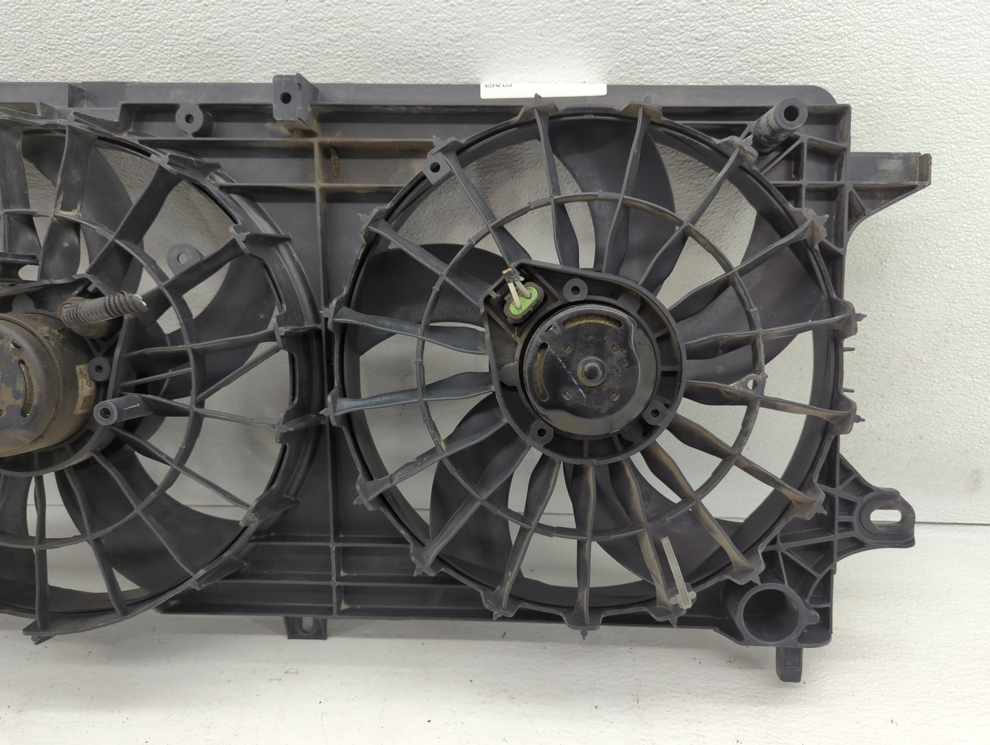 2005-2009 Buick Allure Left Radiator Fan Motor Assembly 617540 - Oemusedautoparts1.com