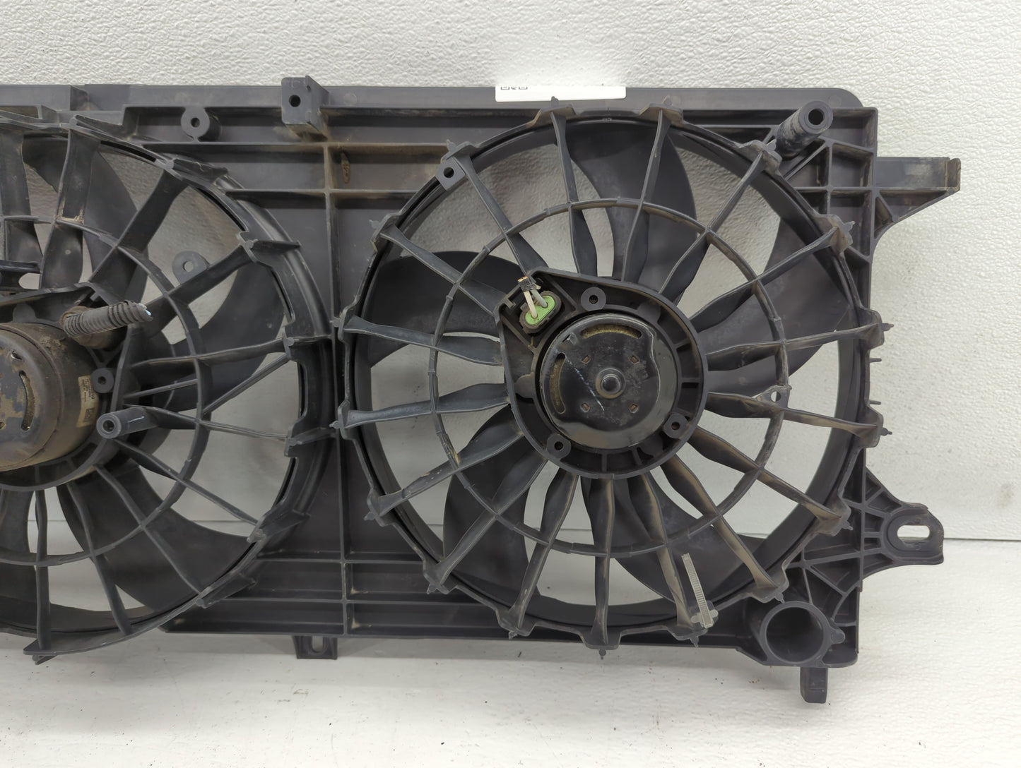 2005-2009 Buick Allure Left Radiator Fan Motor Assembly 617540 - Oemusedautoparts1.com