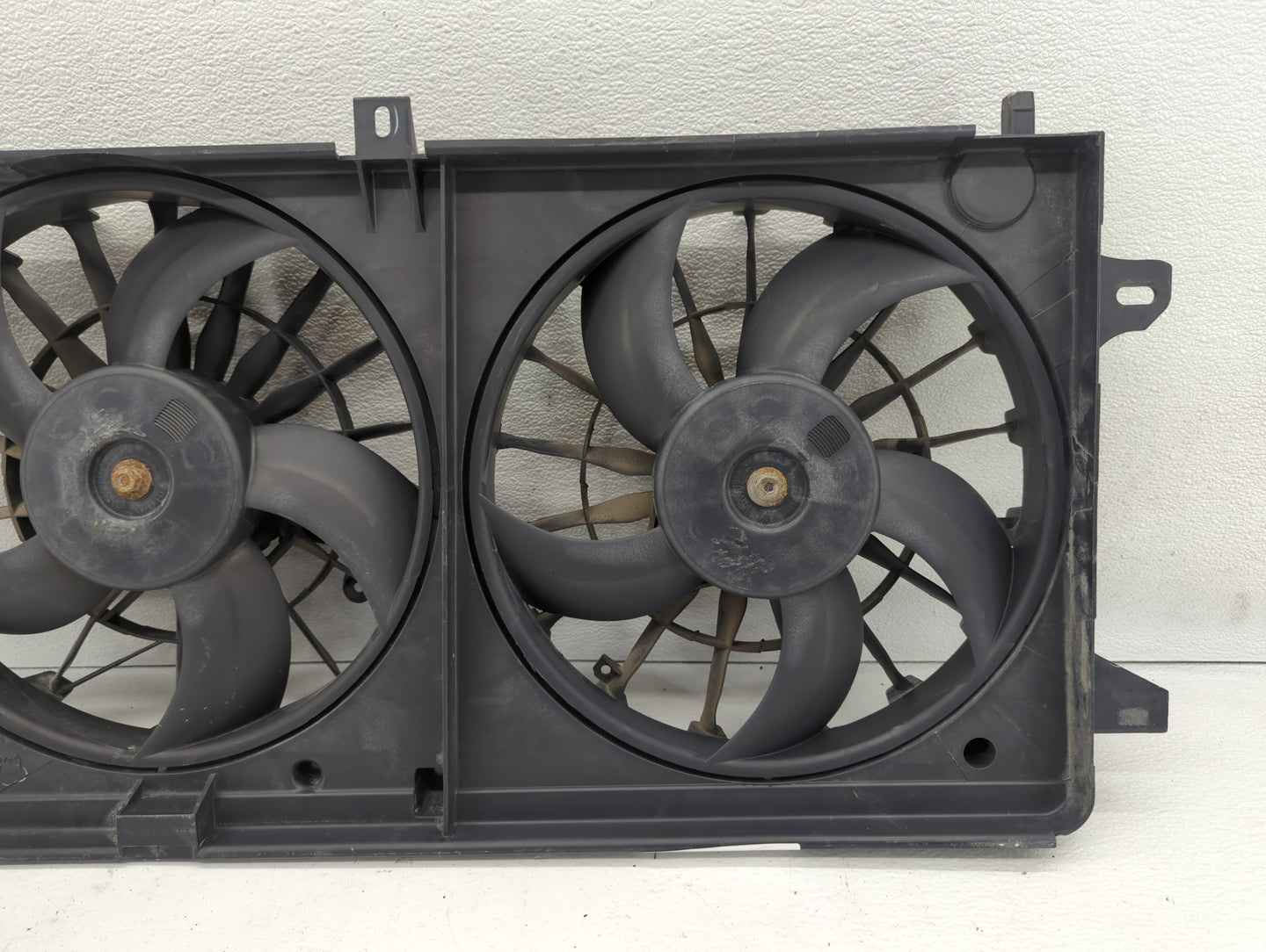 2005-2009 Buick Allure Left Radiator Fan Motor Assembly 617540 - Oemusedautoparts1.com