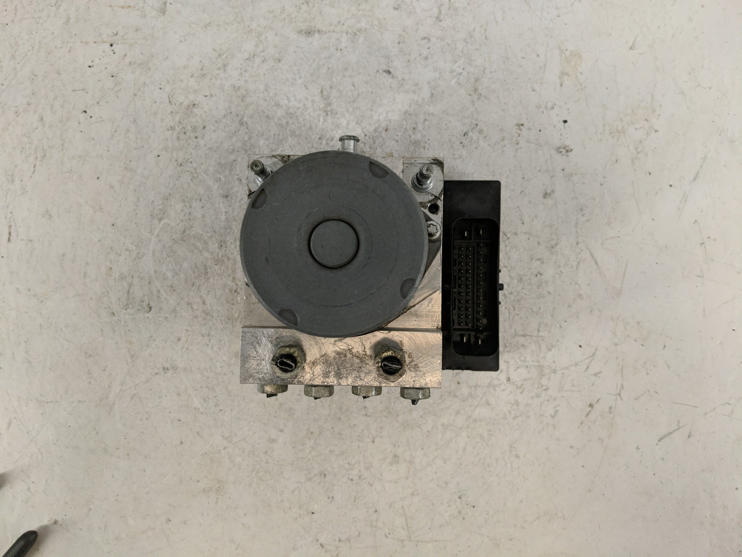 2008 Buick Enclave ABS Pump Control Module Replacement P/N:25860505 0 265 230 141 01 Fits OEM Used Auto Parts - Oemusedautop