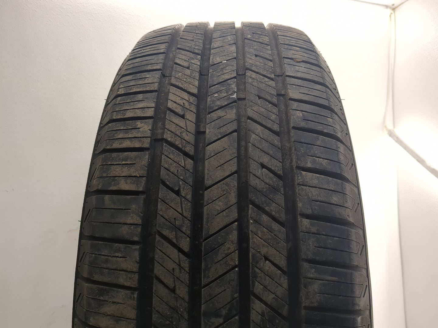 Used Tire 255/60R19 BLACKHAWK AGILITY SUV 109H - Tread Depth 11/32 - Oemusedautoparts1.com