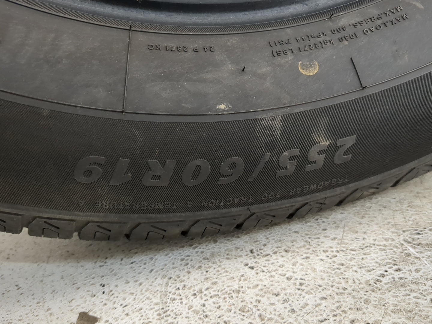 Used Tire 255/60R19 BLACKHAWK AGILITY SUV 109H - Tread Depth 11/32 - Oemusedautoparts1.com