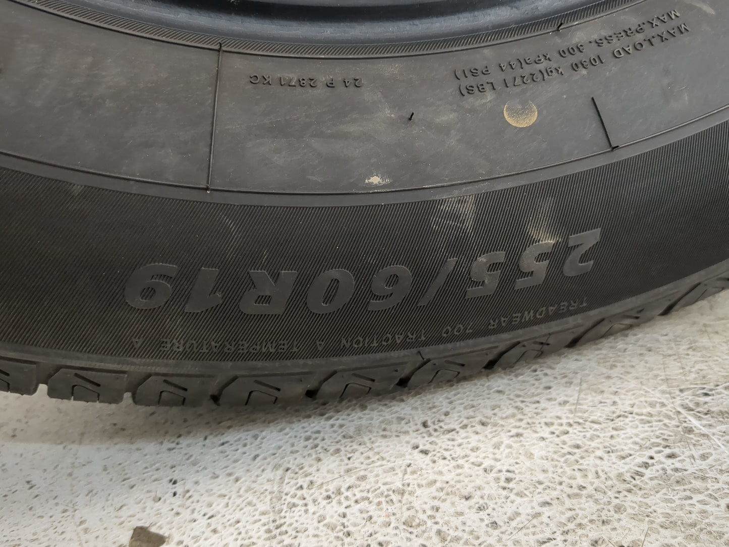 Used Tire 255/60R19 BLACKHAWK AGILITY SUV 109H - Tread Depth 11/32 - Oemusedautoparts1.com