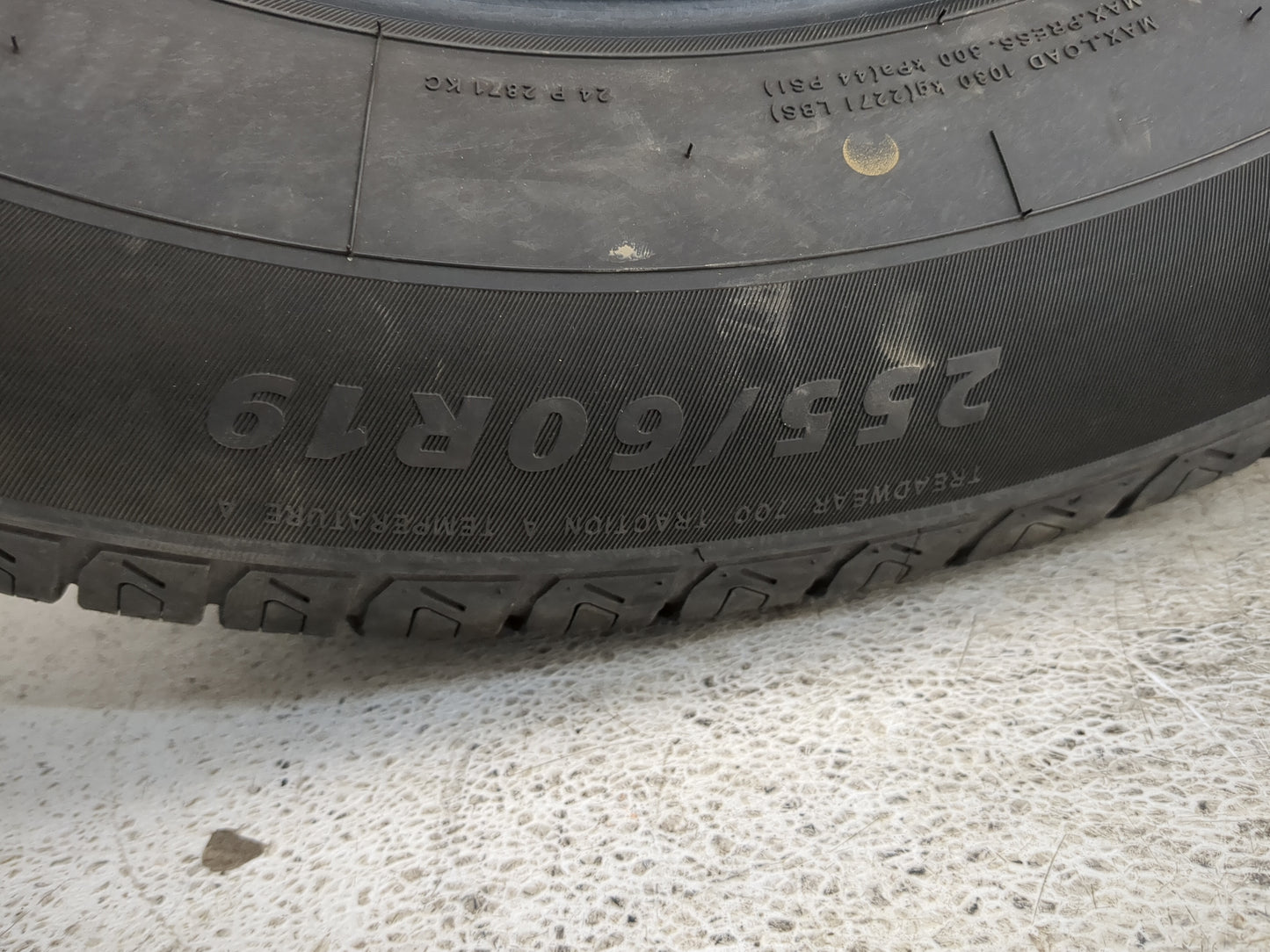 Used Tire 255/60R19 BLACKHAWK AGILITY SUV 109H - Tread Depth 11/32 - Oemusedautoparts1.com